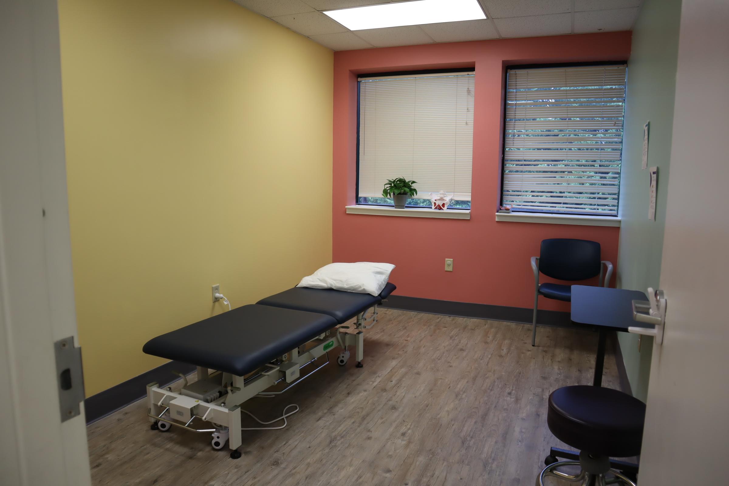 Compleat Rehab & Sports Therapy - Hickory Clinic Image
