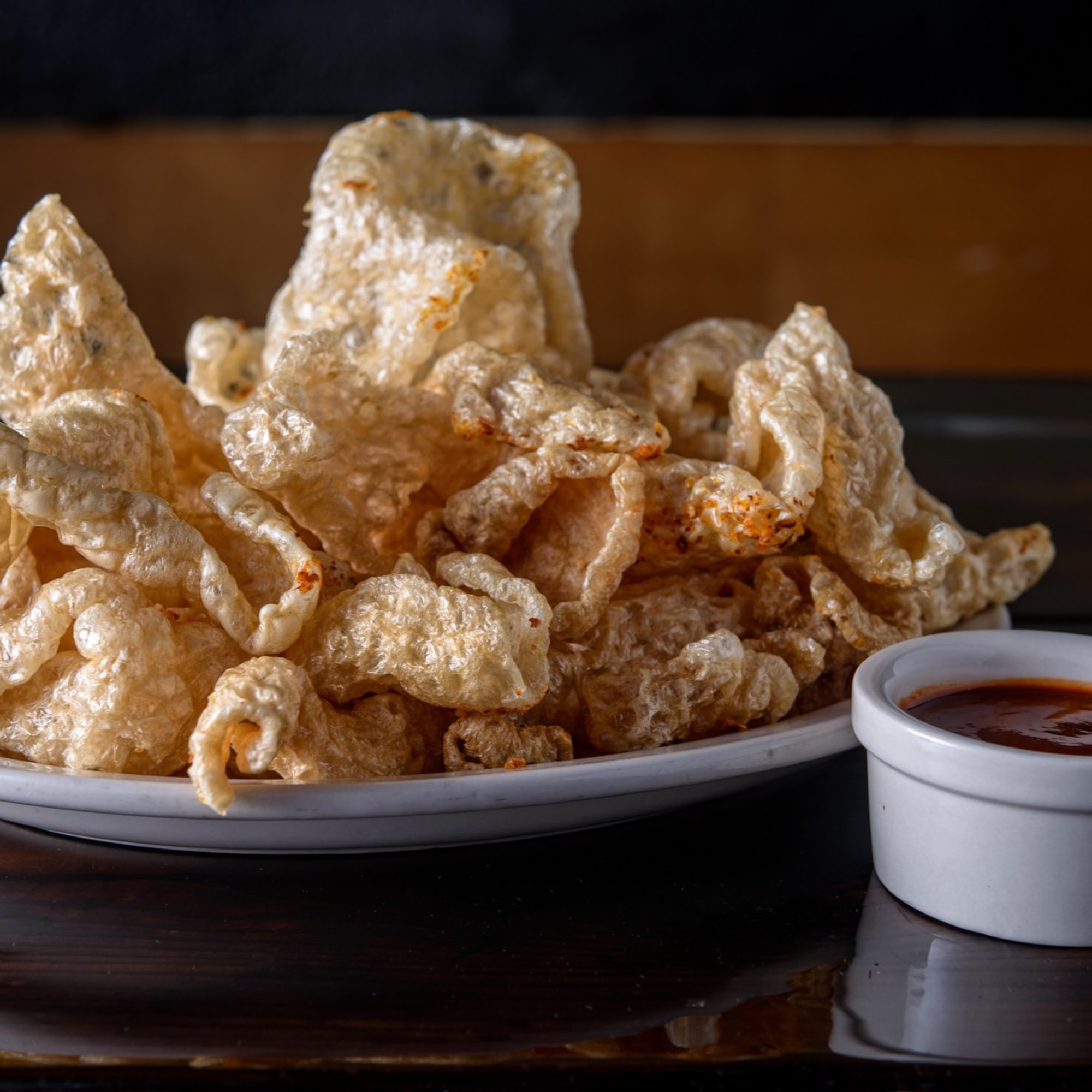 Chicharrones con Salsa Roja