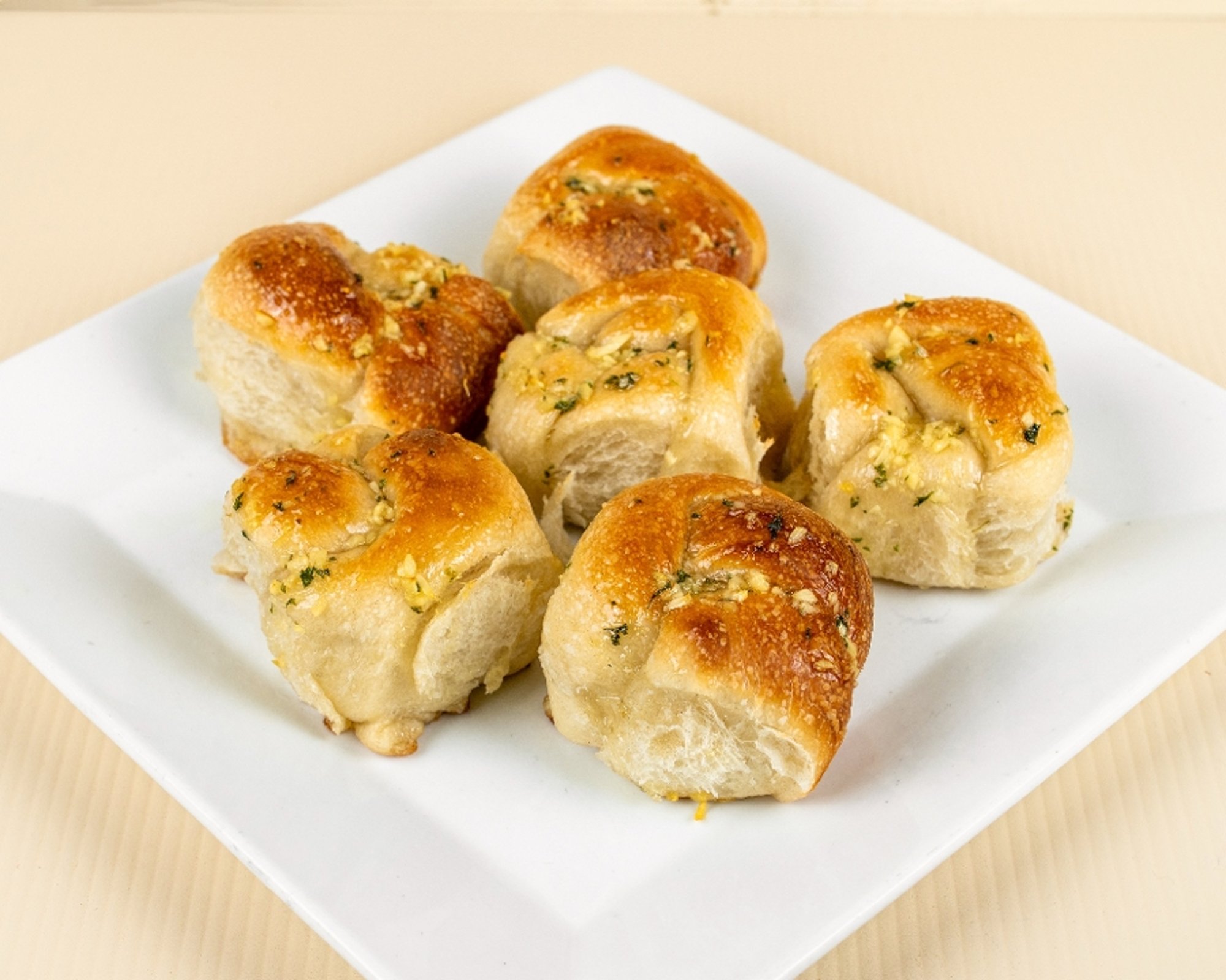 2 Garlic Knots