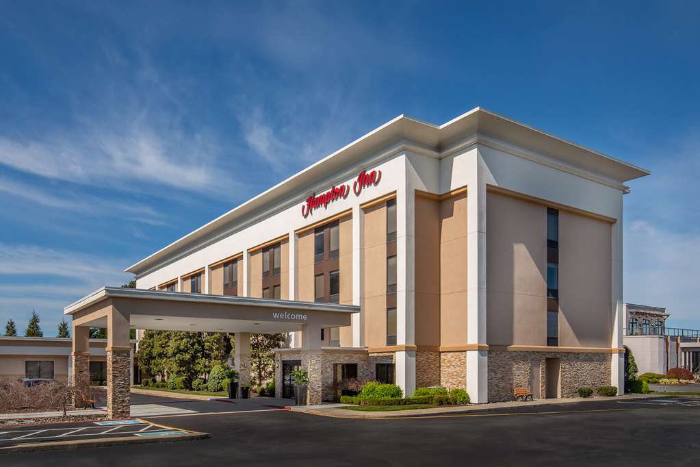 Hampton Inn Rehoboth Beach Logo