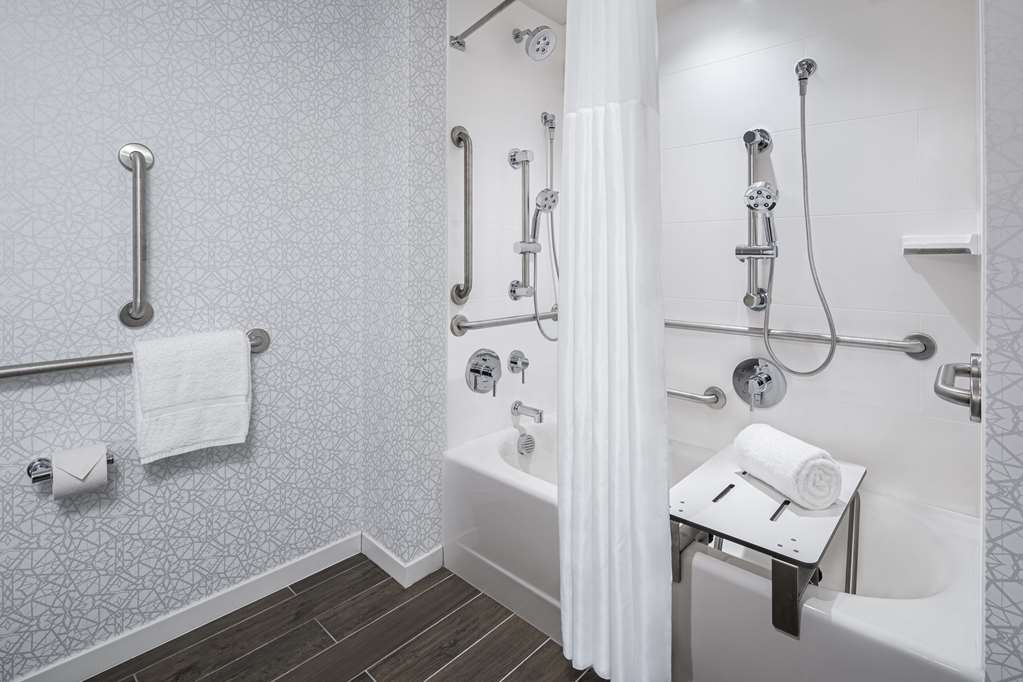 Hampton Inn Boston Woburn Image