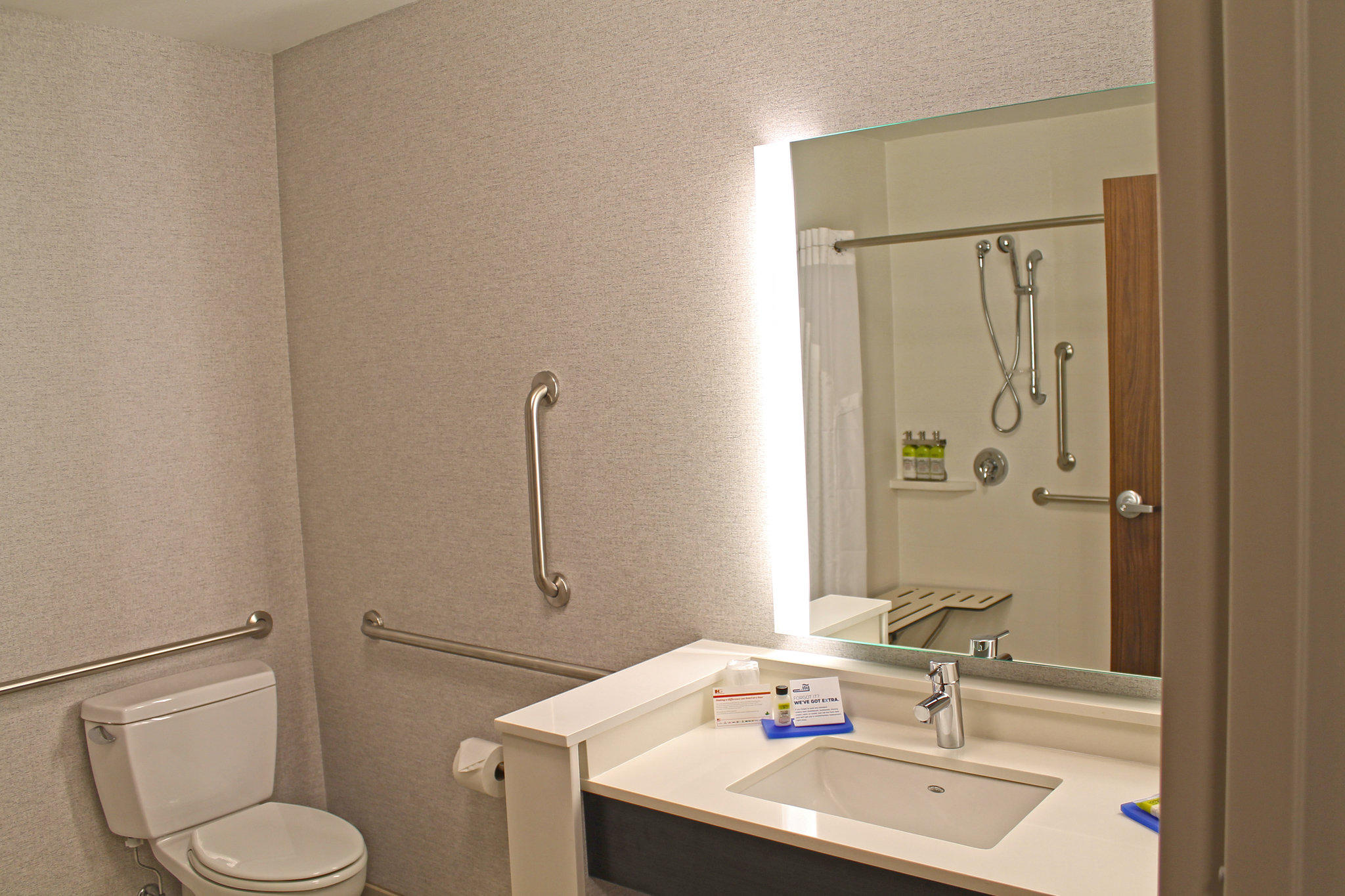 Holiday Inn Express & Suites St. Louis South - I-55 Photo