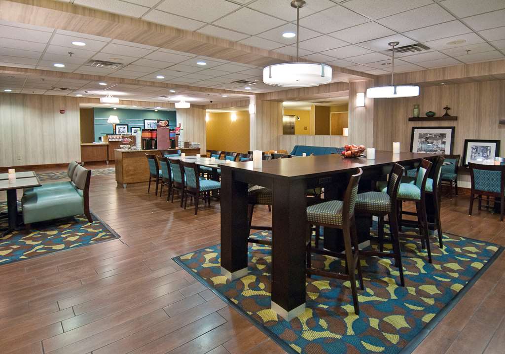 Hampton Inn Canton Image
