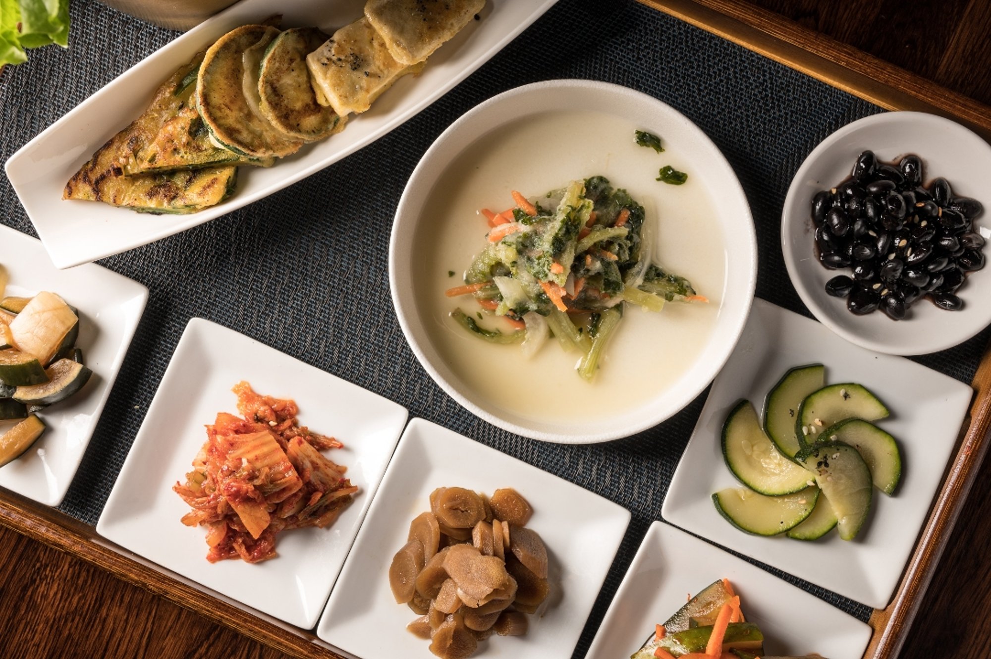 Banchan Full set (Kimchi & condiment set)