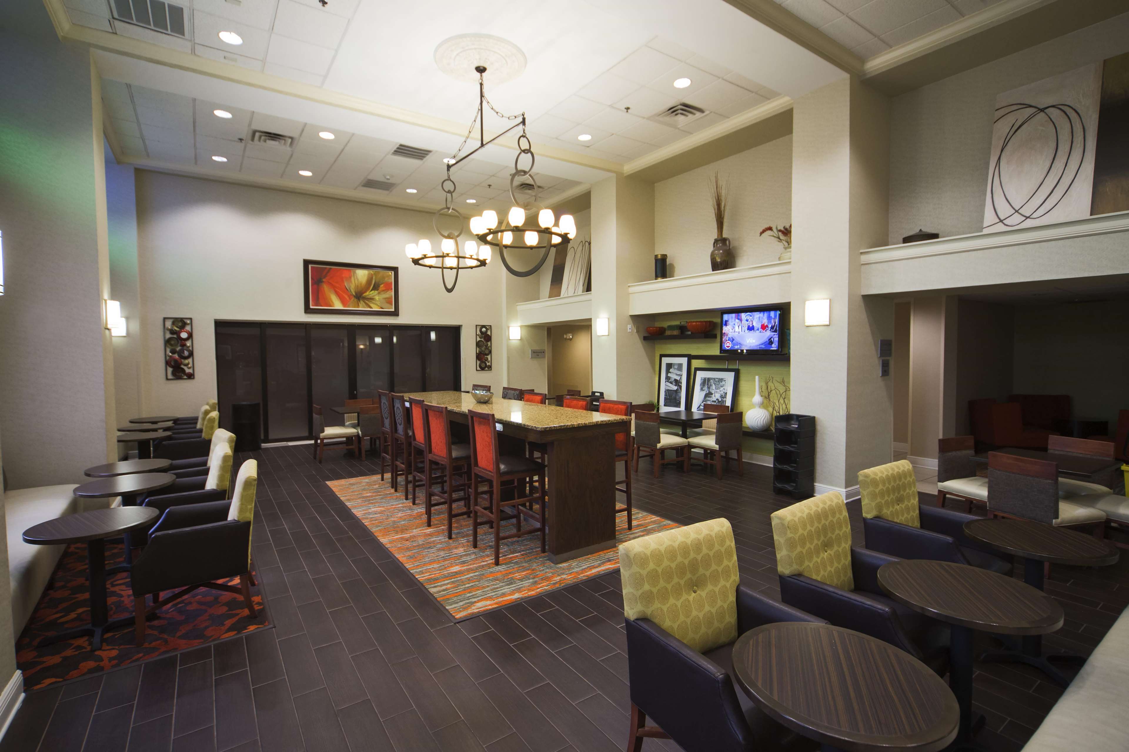 Hampton Inn & Suites Valdosta/Conference Center Photo