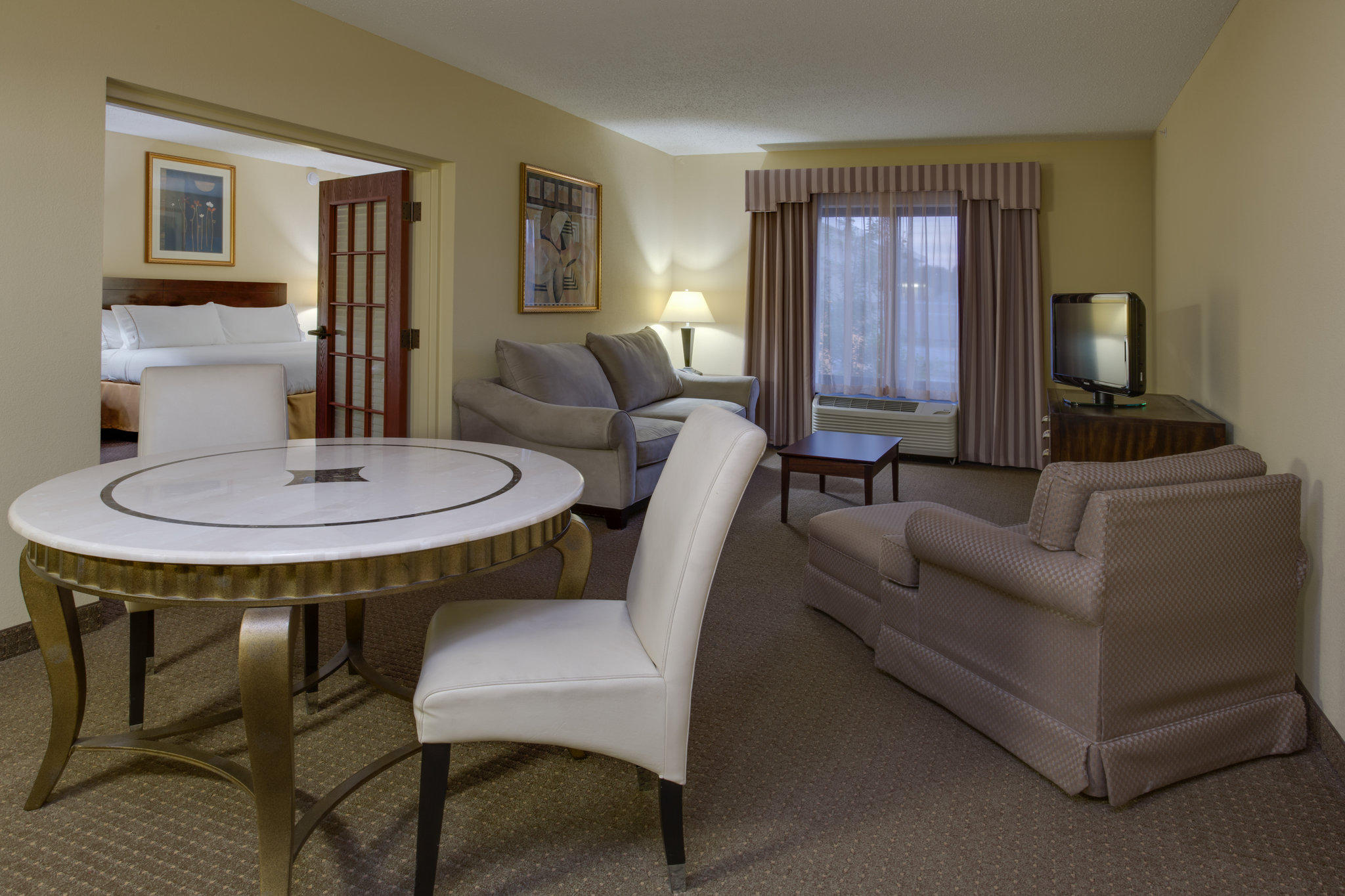 Holiday Inn Express & Suites Sebring Photo