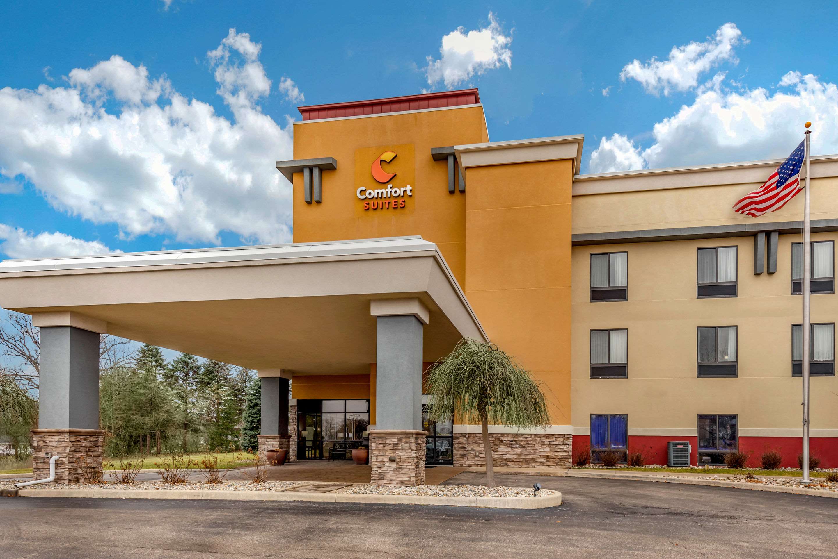 Comfort Suites South Photo