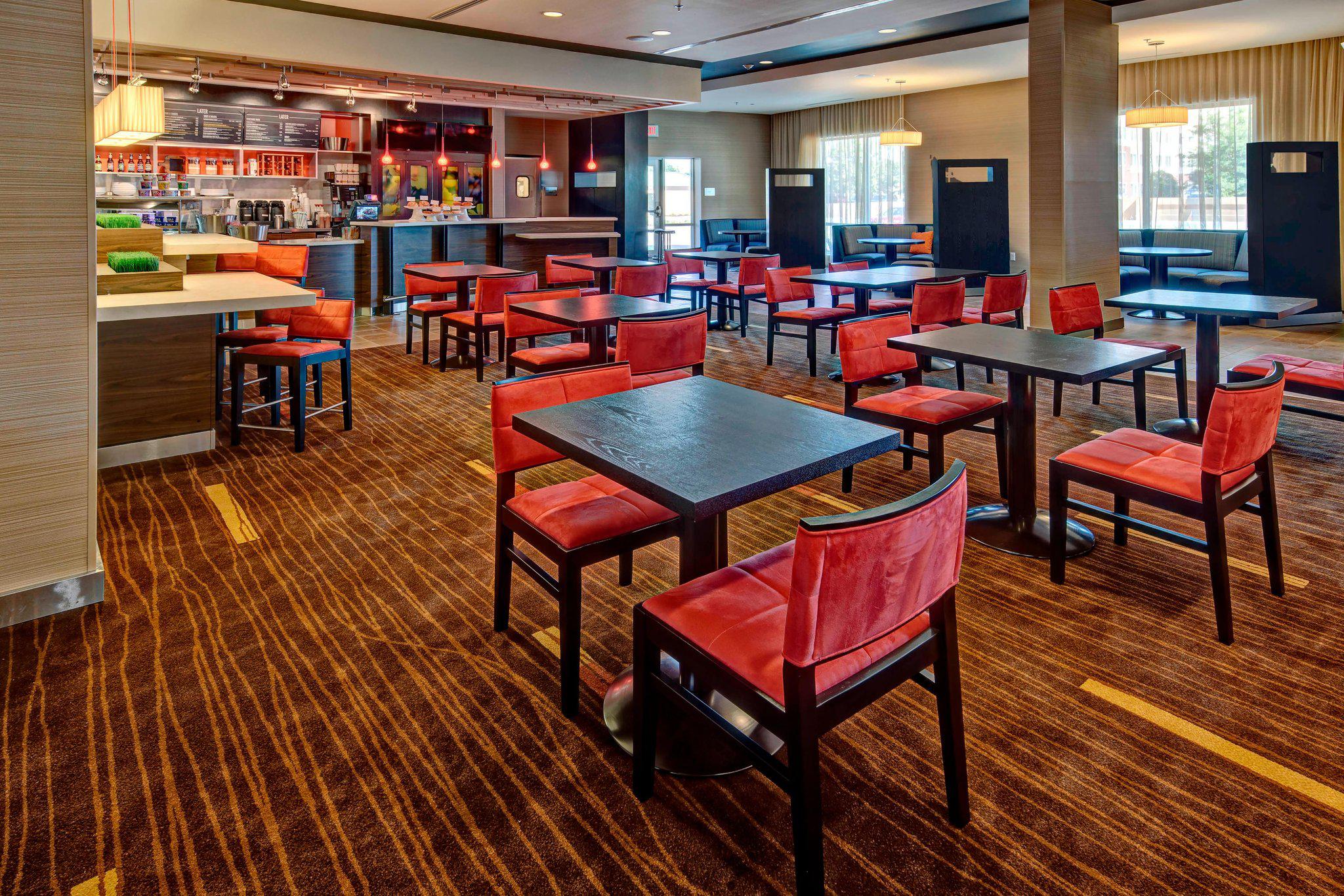 Courtyard by Marriott Westbury Long Island Photo
