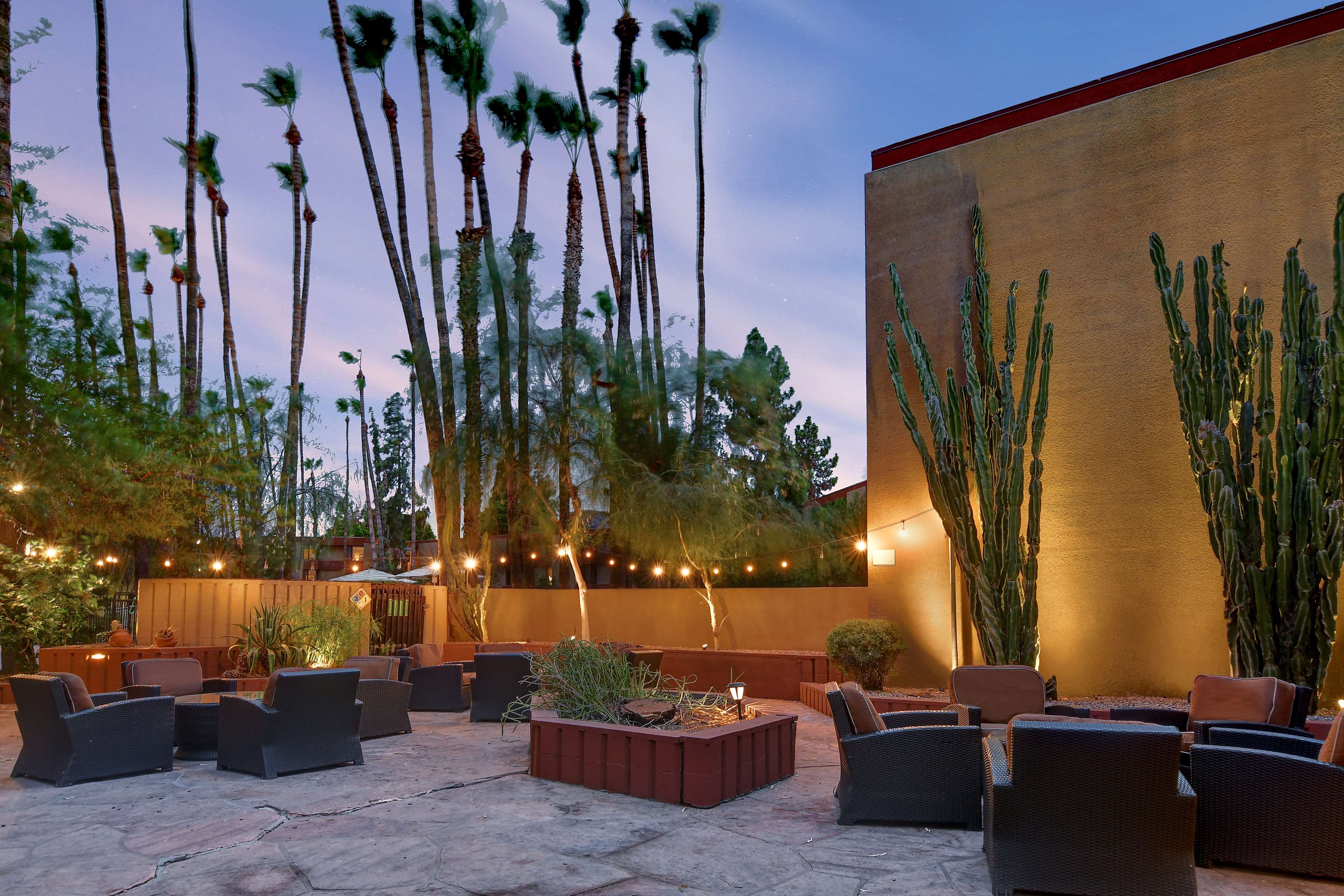 DOUBLETREE BY HILTON HOTEL PHOENIX TEMPE