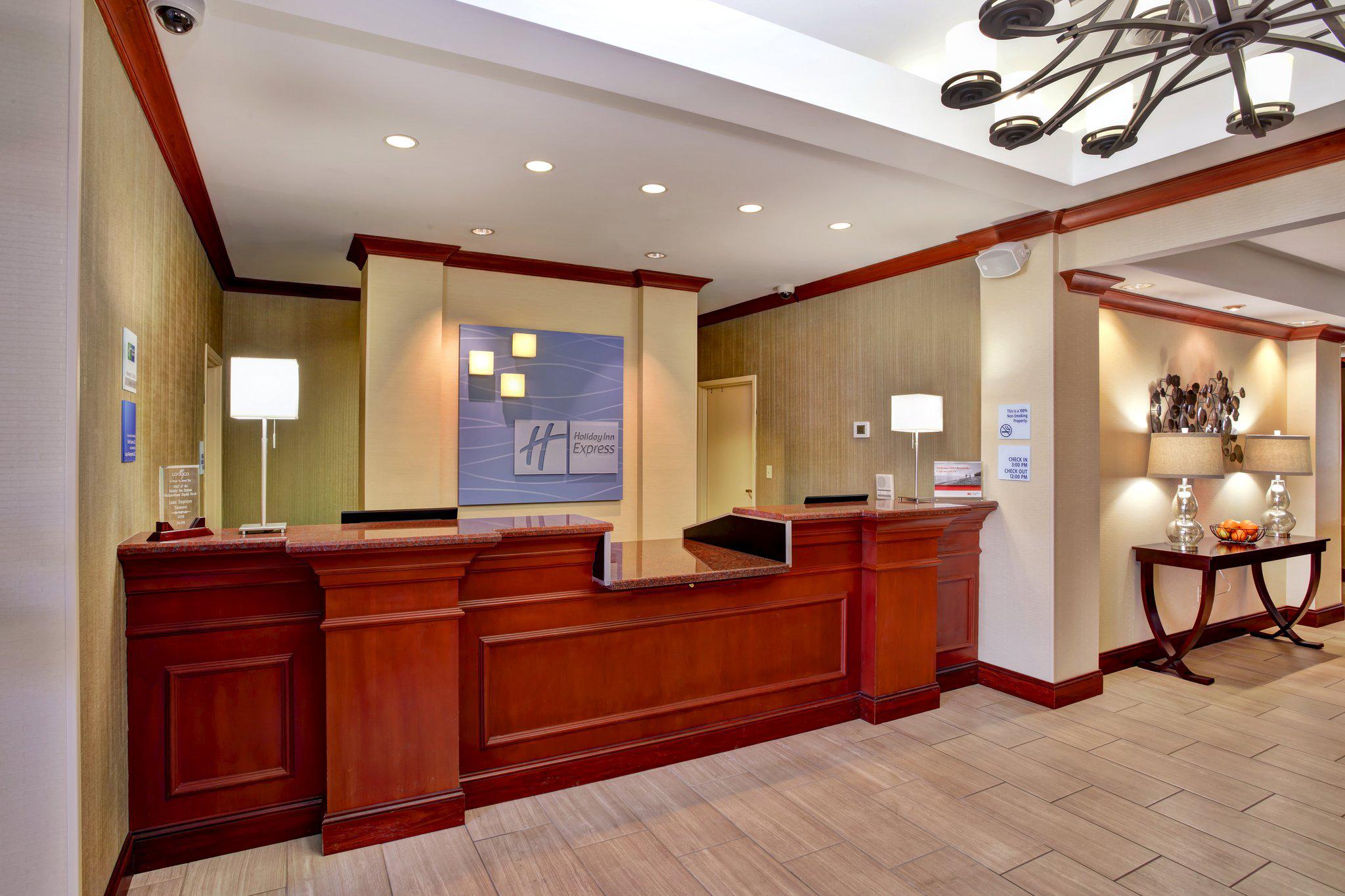 Holiday Inn Express & Suites Grand Rapids-North Photo