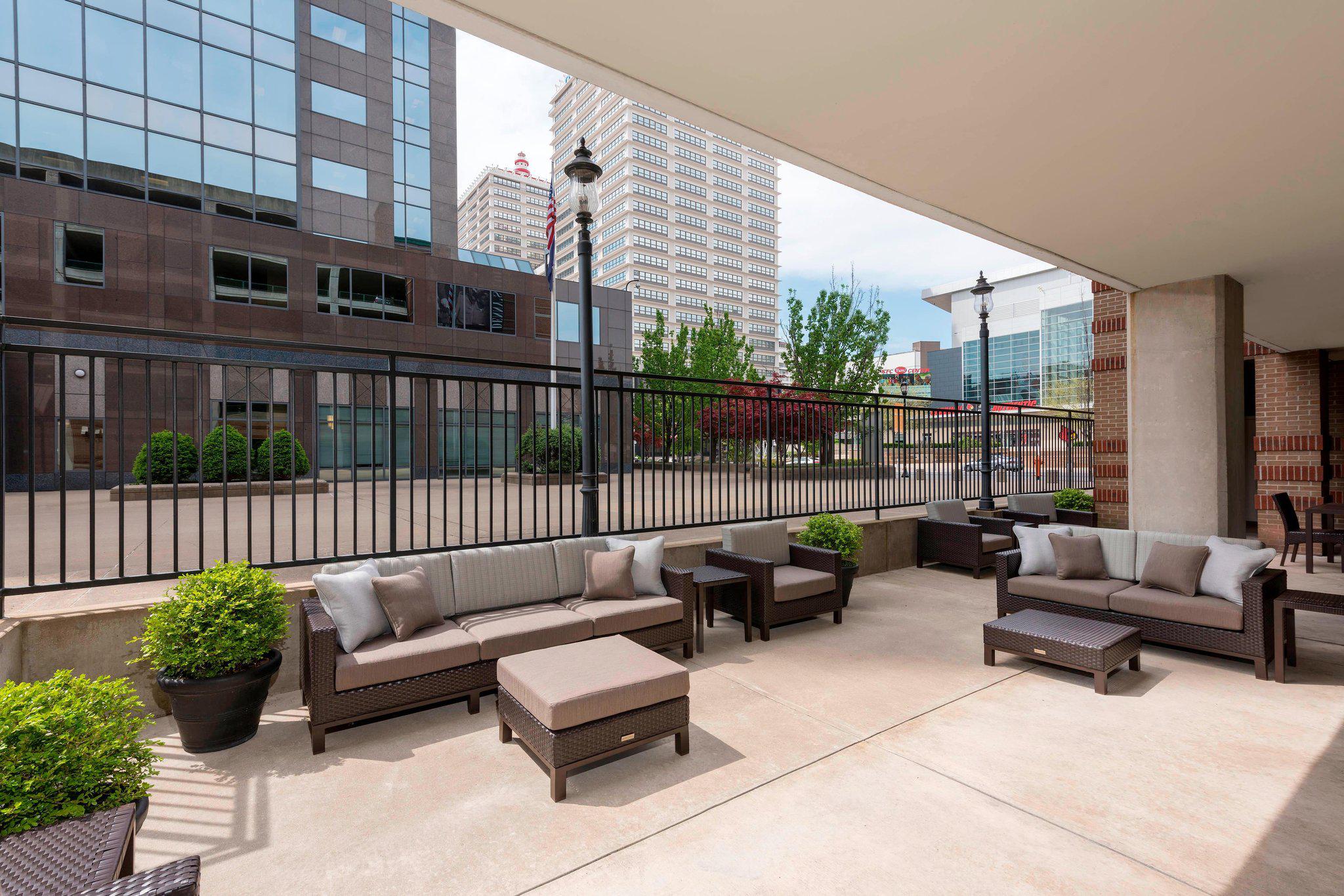 Courtyard by Marriott Louisville Downtown Photo