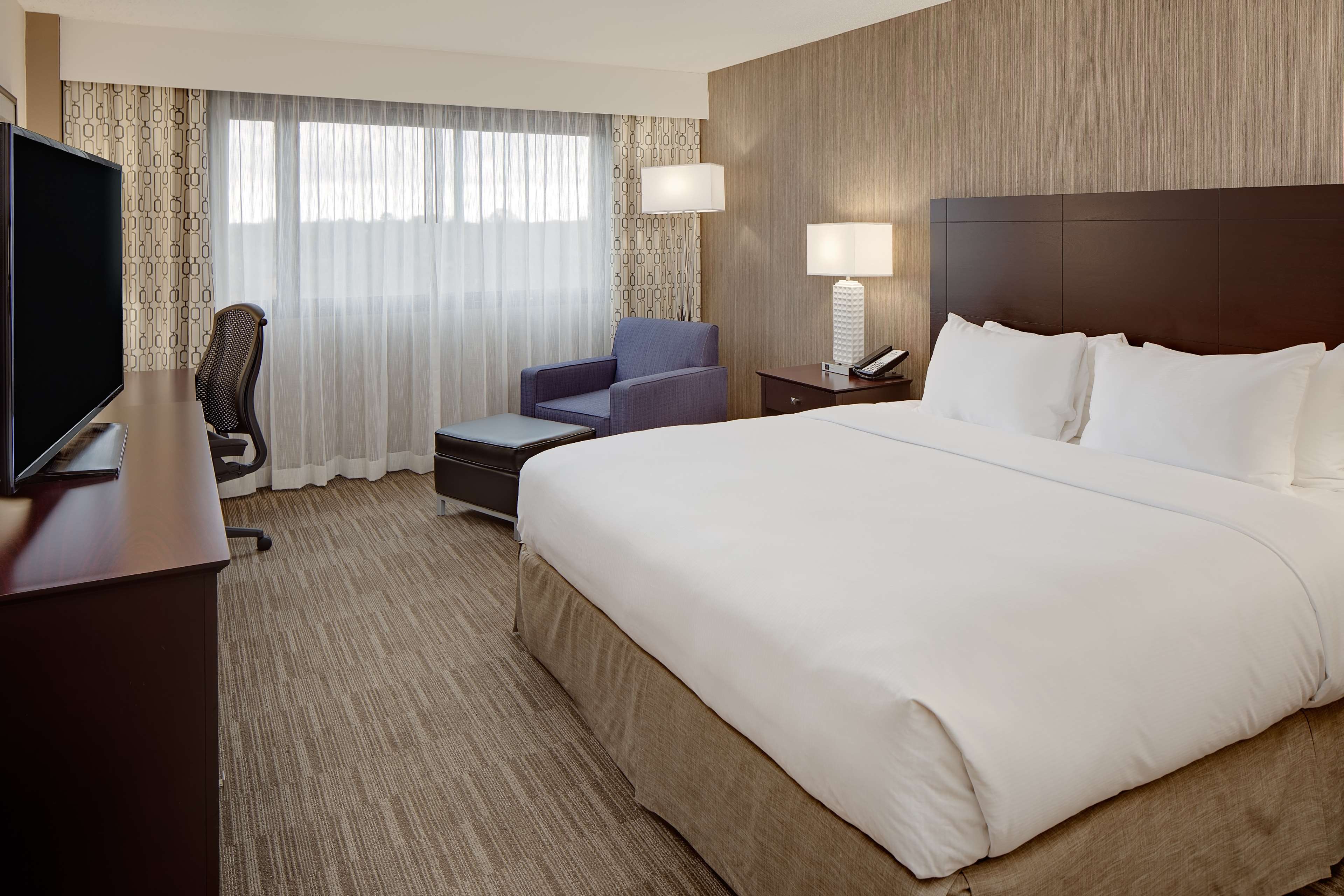 Hilton Nashville Airport Hotel Photo