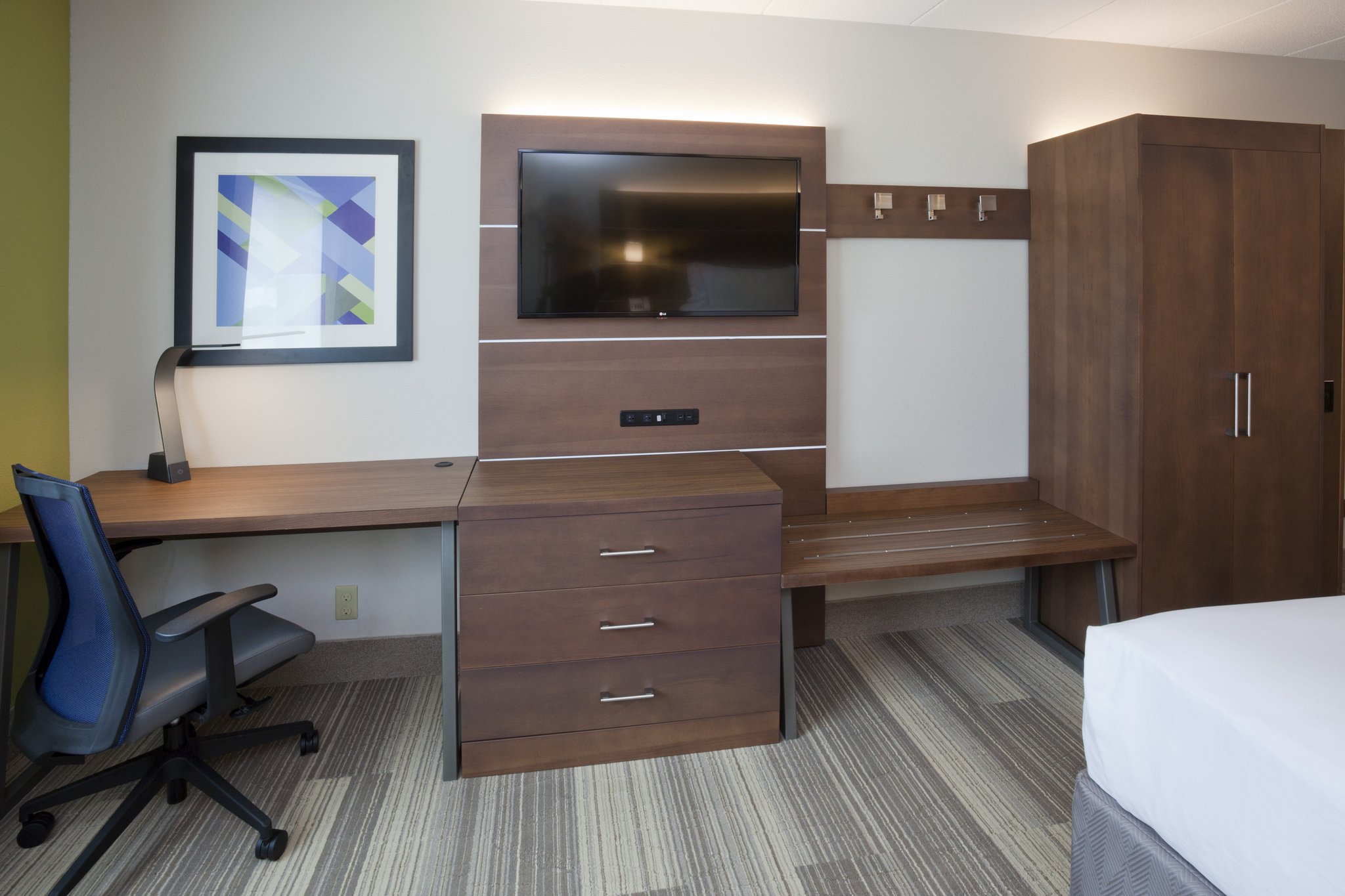 Holiday Inn Express Roseville-St. Paul by IHG Image