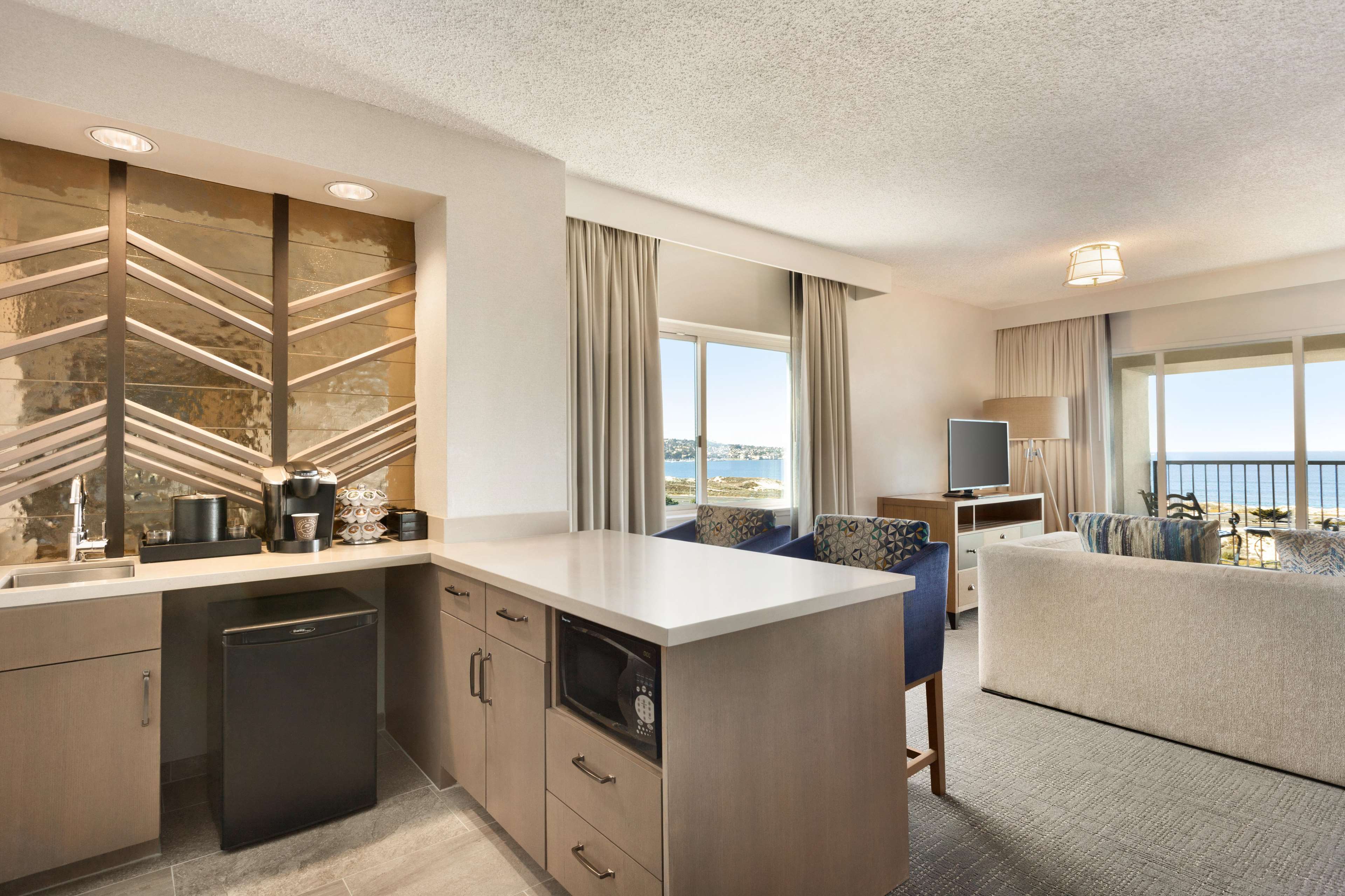 Embassy Suites by Hilton Monterey Bay Seaside Photo