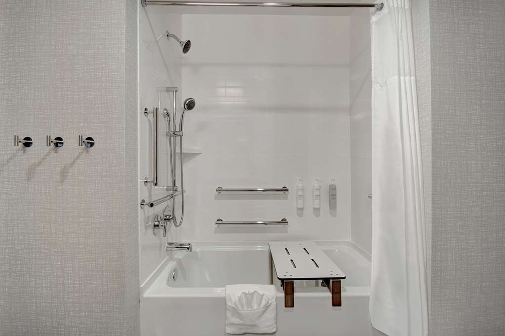 Hampton Inn & Suites Ontario Rancho Cucamonga Image