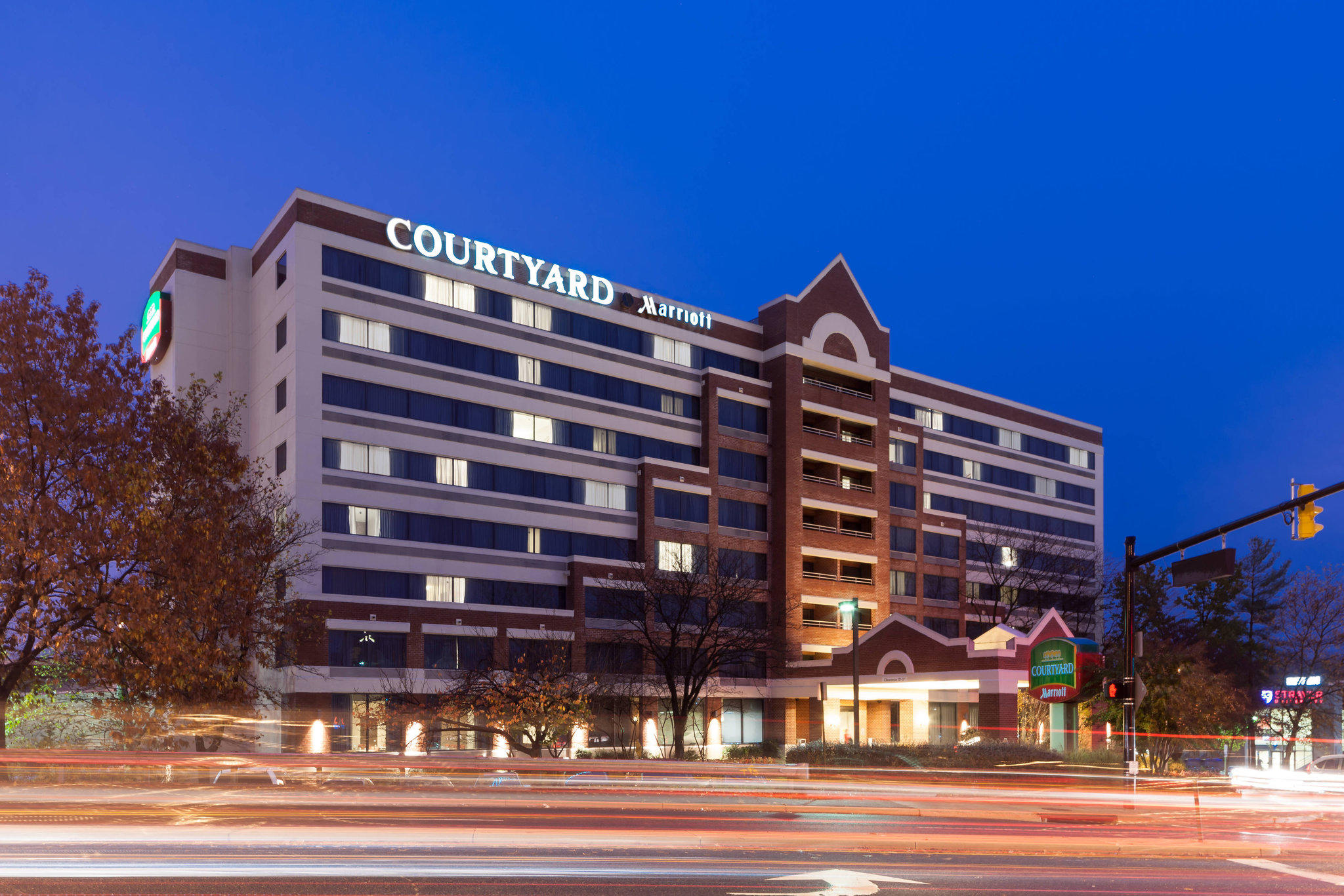 Courtyard by Marriott Alexandria Old Town/Southwest Photo