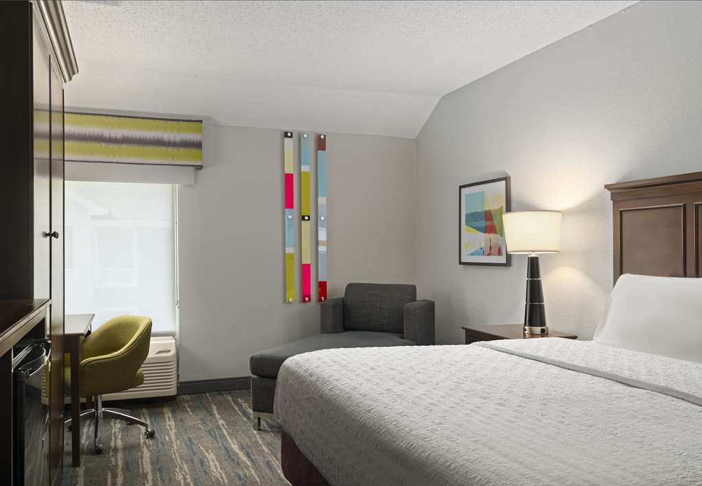 Hampton Inn & Suites Newport News (Oyster Point) Image