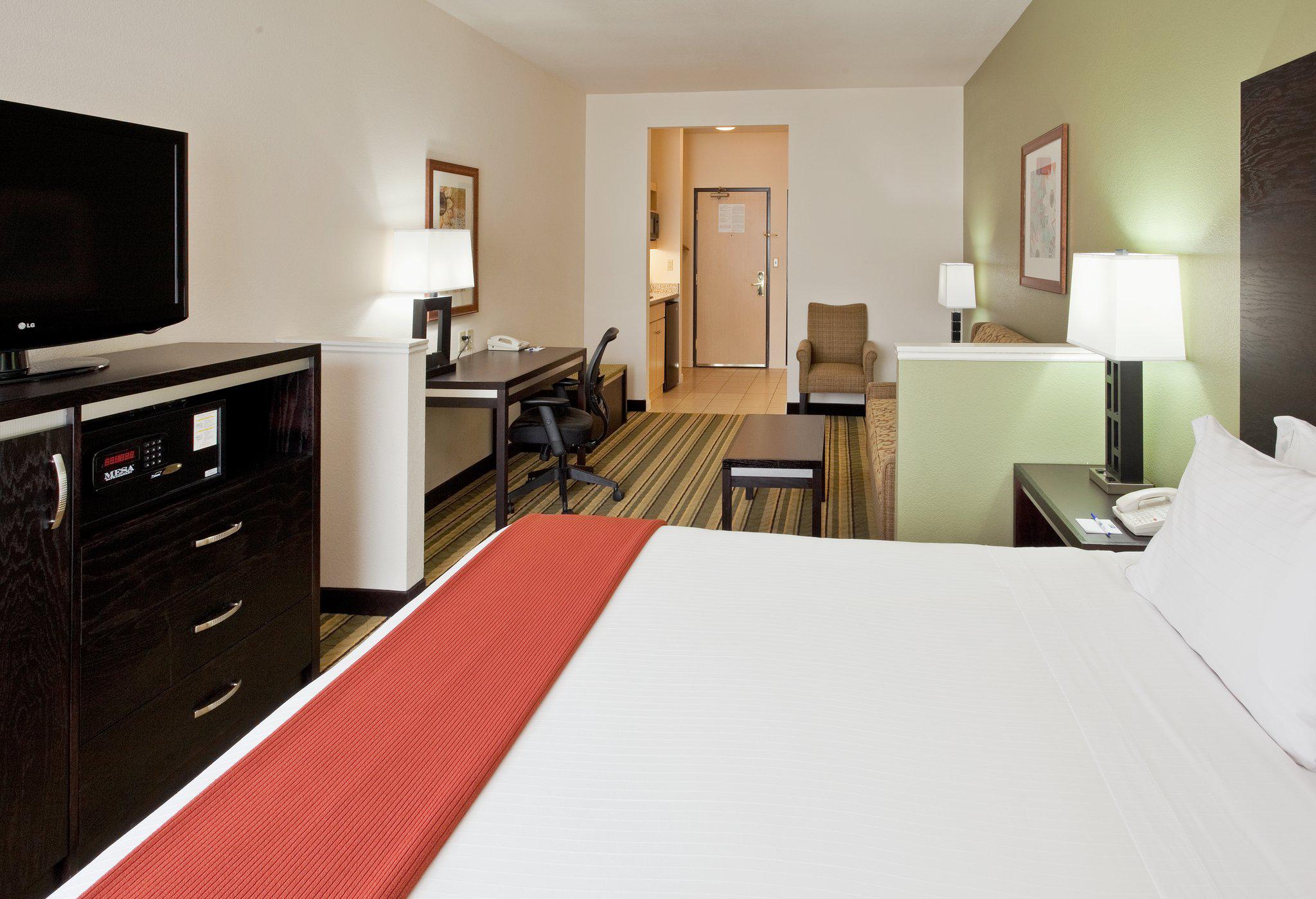 Holiday Inn Express & Suites Berkeley Photo