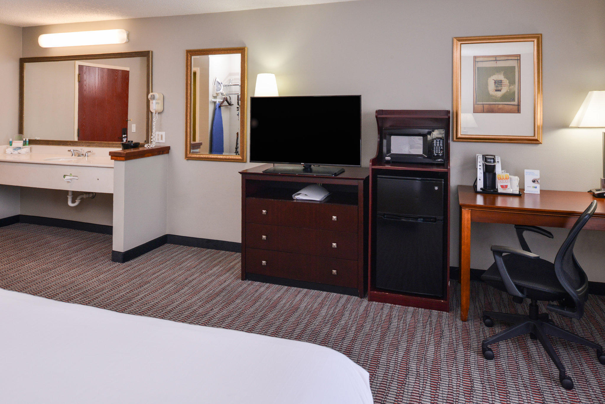Holiday Inn Express & Suites North Little Rock Photo