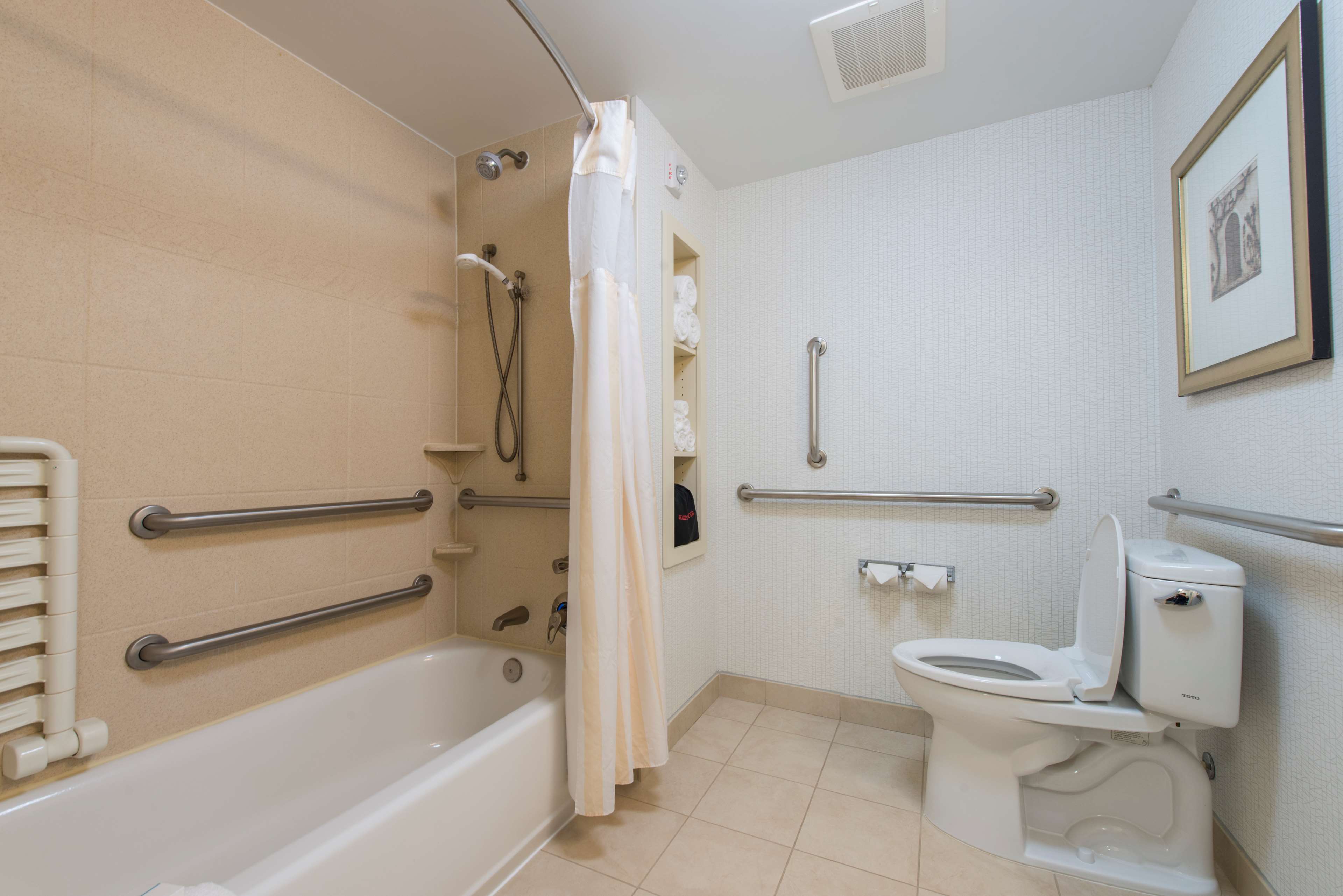 Guest room bath