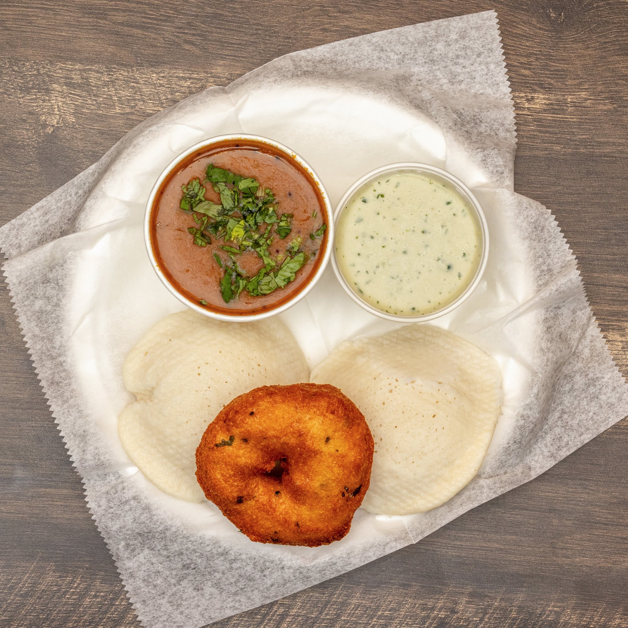 Combo 4 (1 Idli + 1 Medu Vada) Dipped in Sambhar