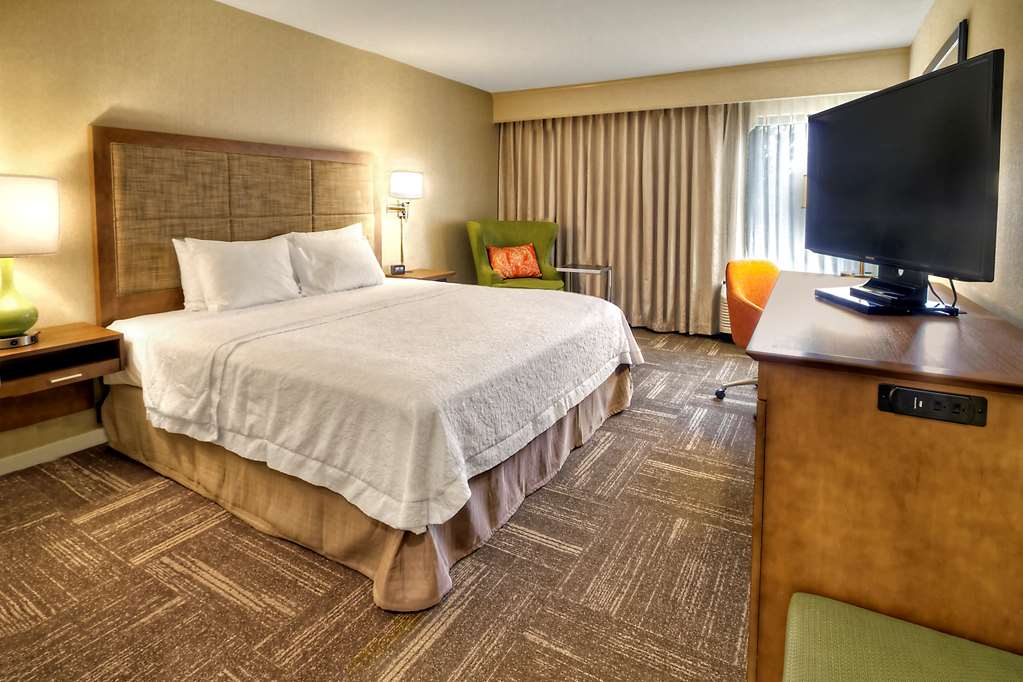Hampton Inn & Suites Asheville Airport Image