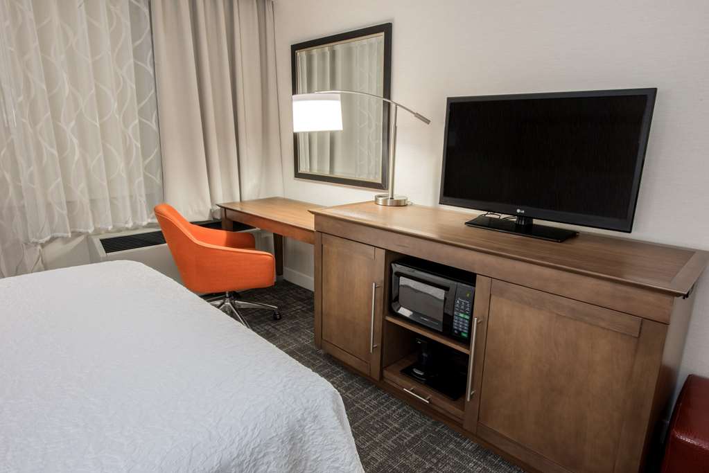 Hampton Inn Albany-Western Ave/University Area Image