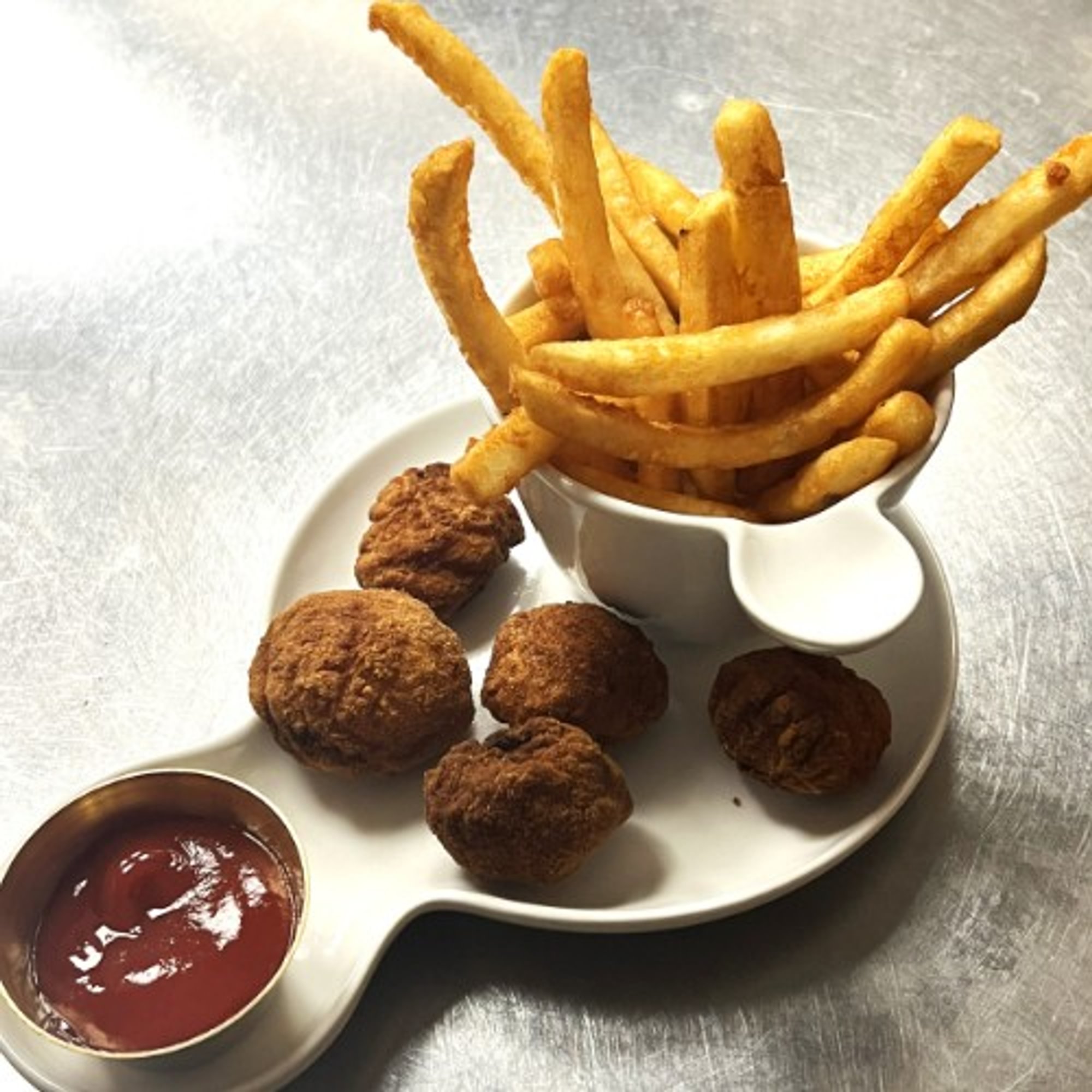 Chicken Nuggets w/ Fries