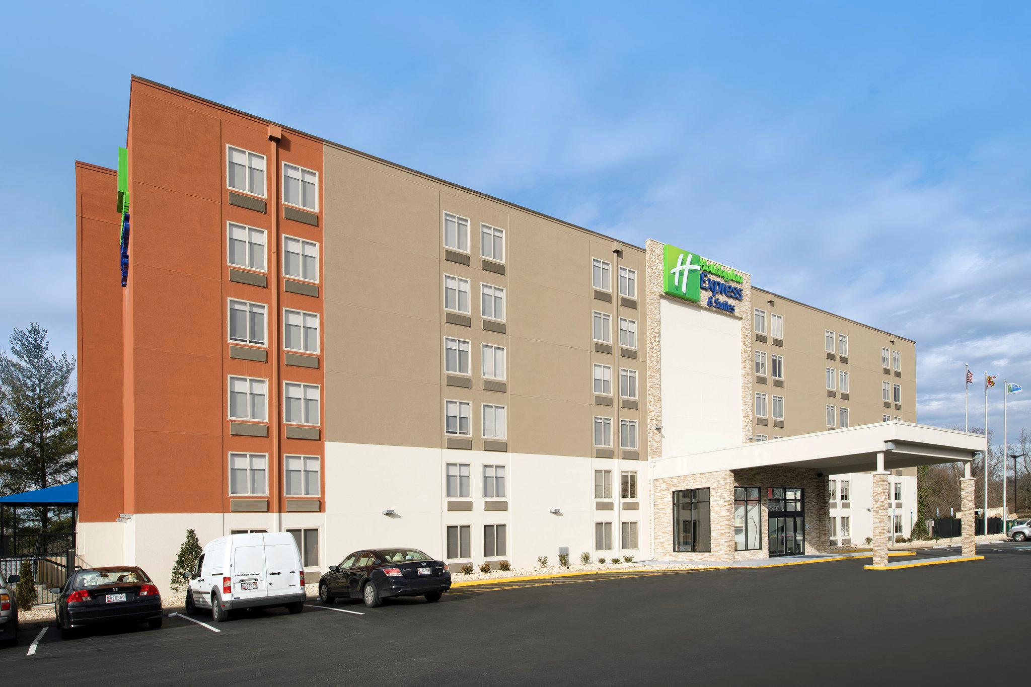 Holiday Inn Express & Suites College Park-University Area Photo