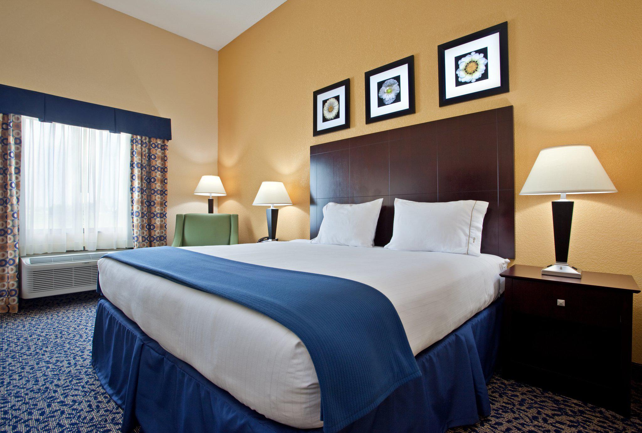 Holiday Inn Express & Suites Akron Regional Airport Area Photo