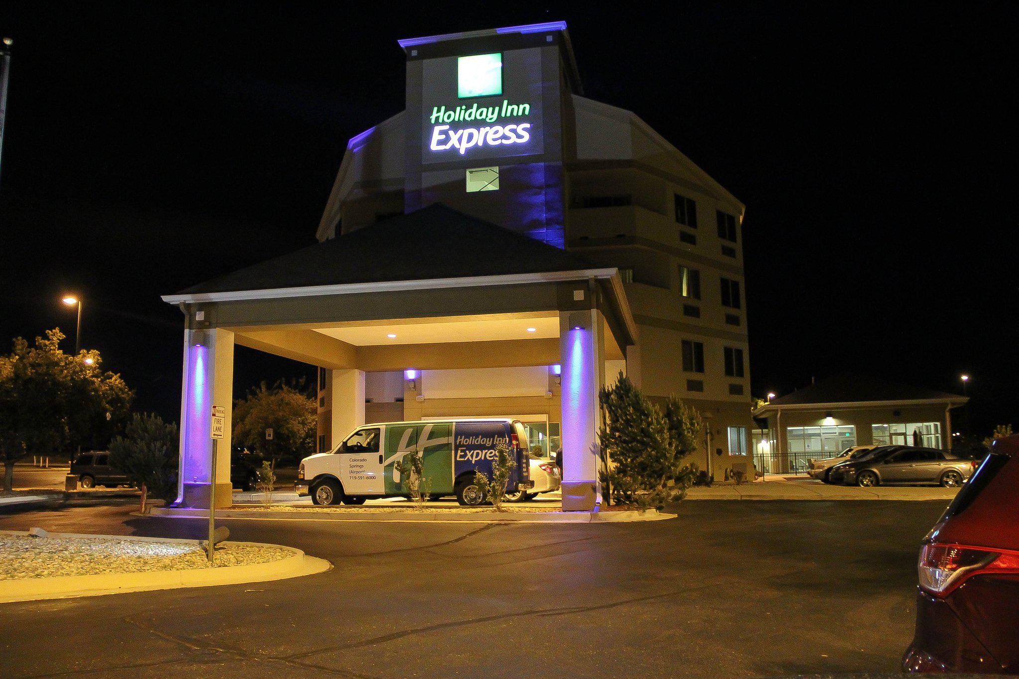 Holiday Inn Express & Suites Colorado Springs Airport Photo