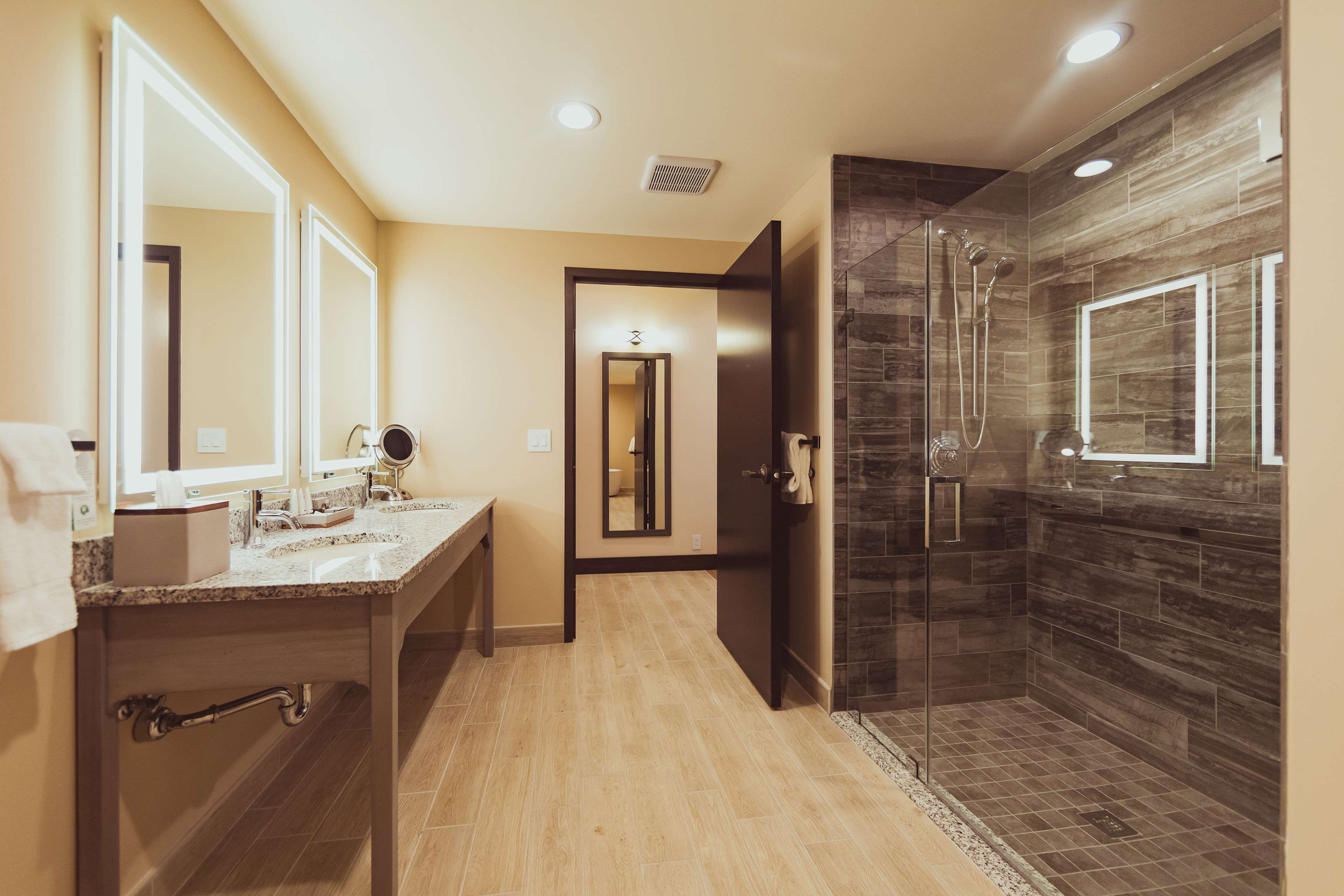 Guest room bath