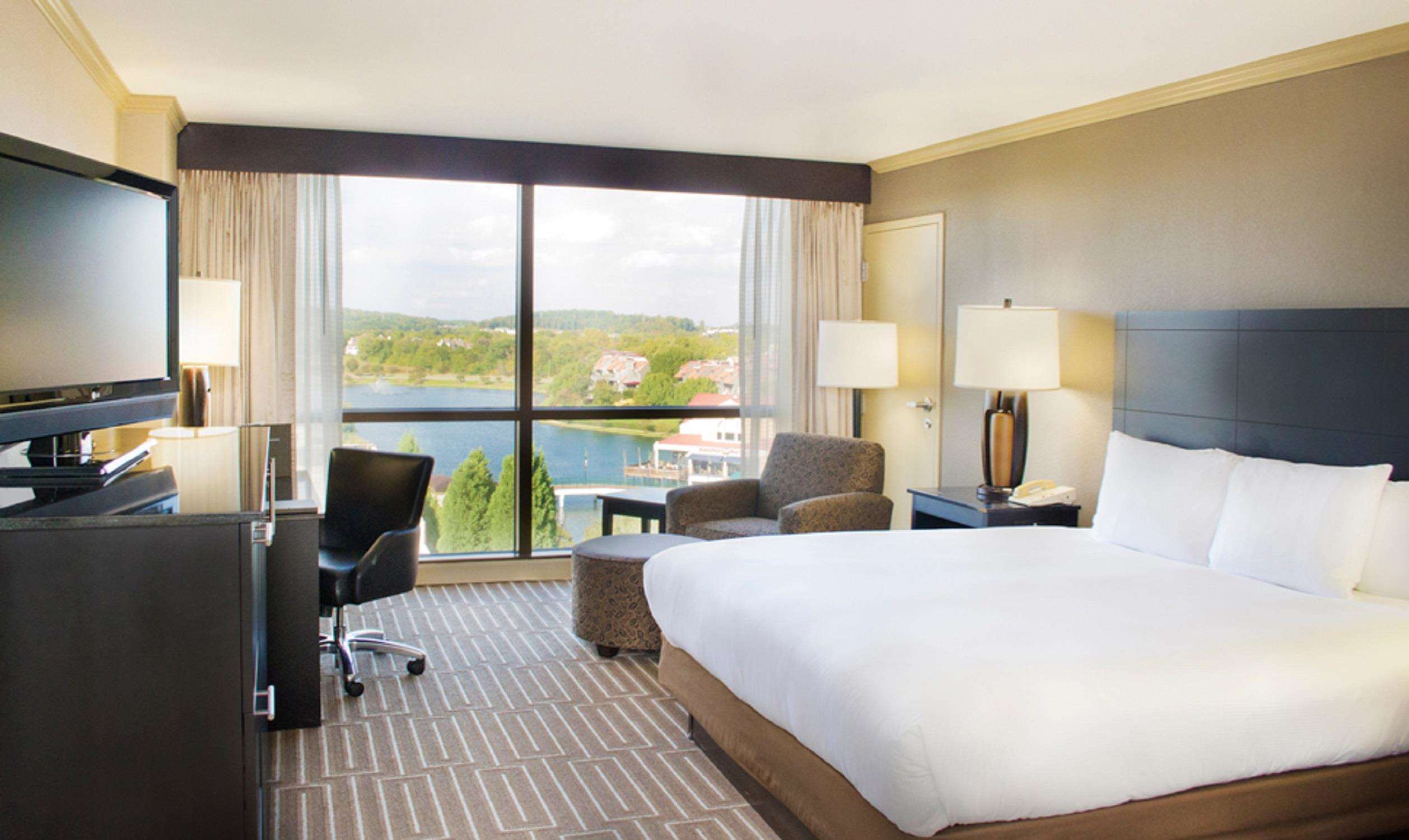 Hilton Charlotte University Place Photo