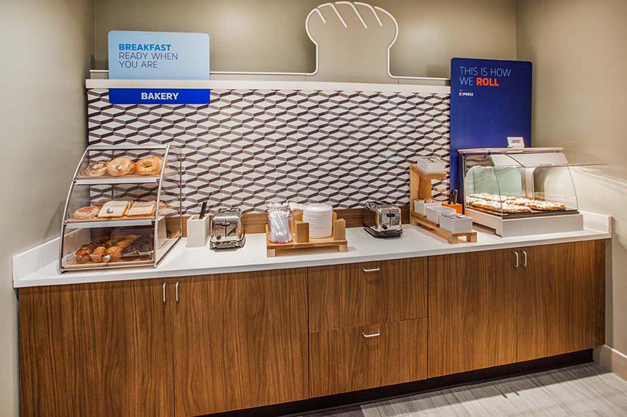 Holiday Inn Express & Suites Oro Valley-Tucson North by IHG Image
