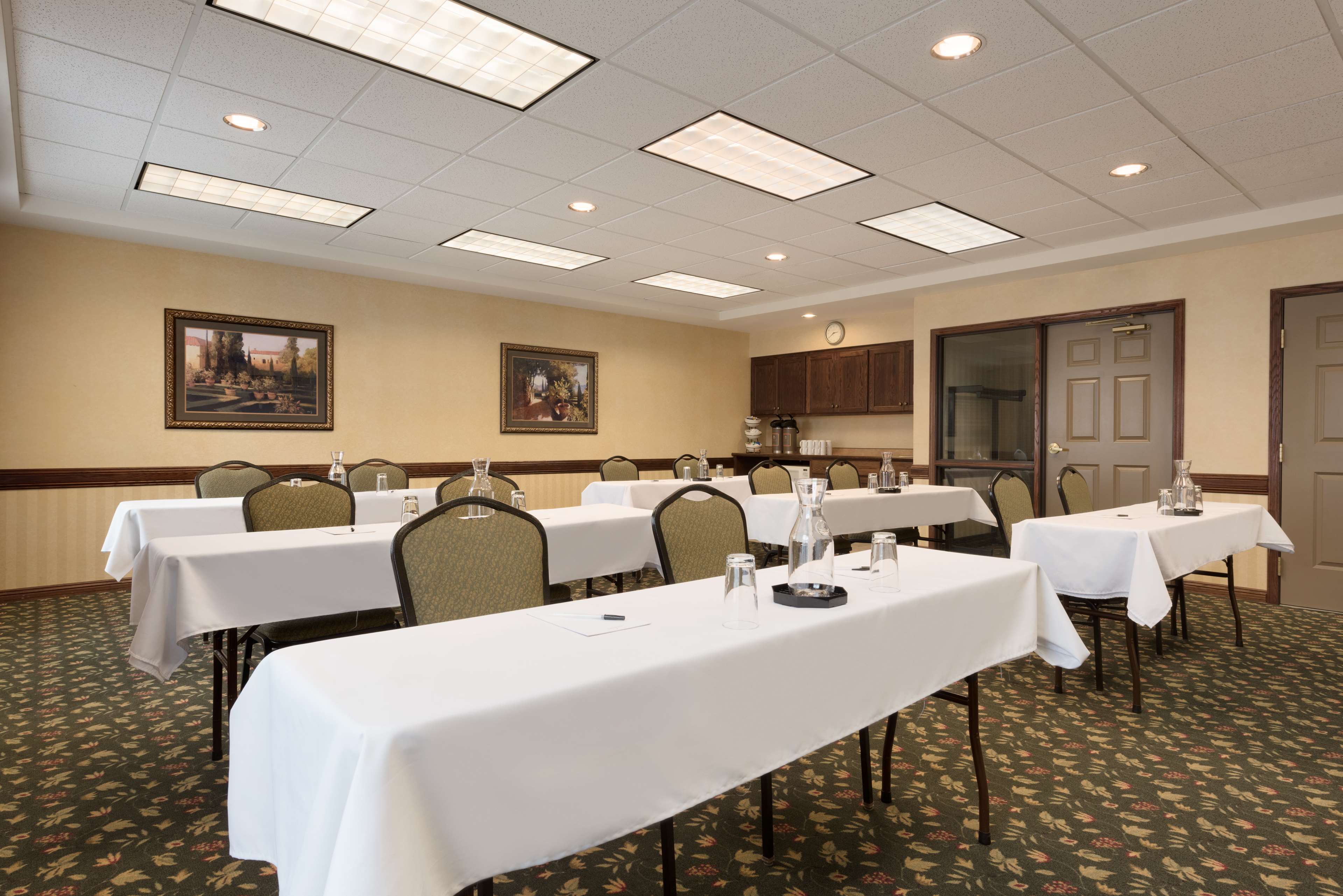 Country Inn & Suites by Radisson, St. Cloud East, MN Photo