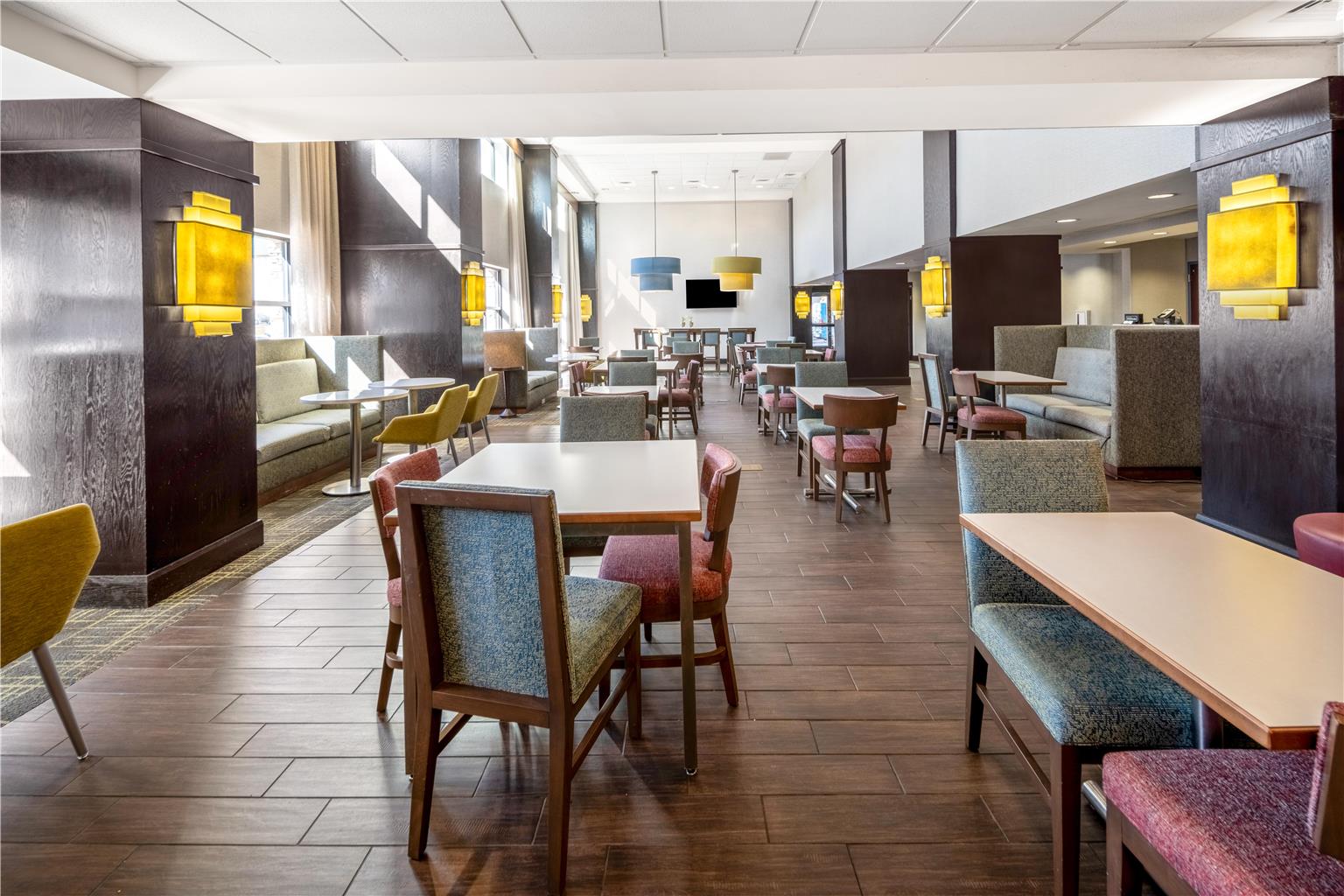 Hampton Inn & Suites Camp Springs/Andrews AFB Image