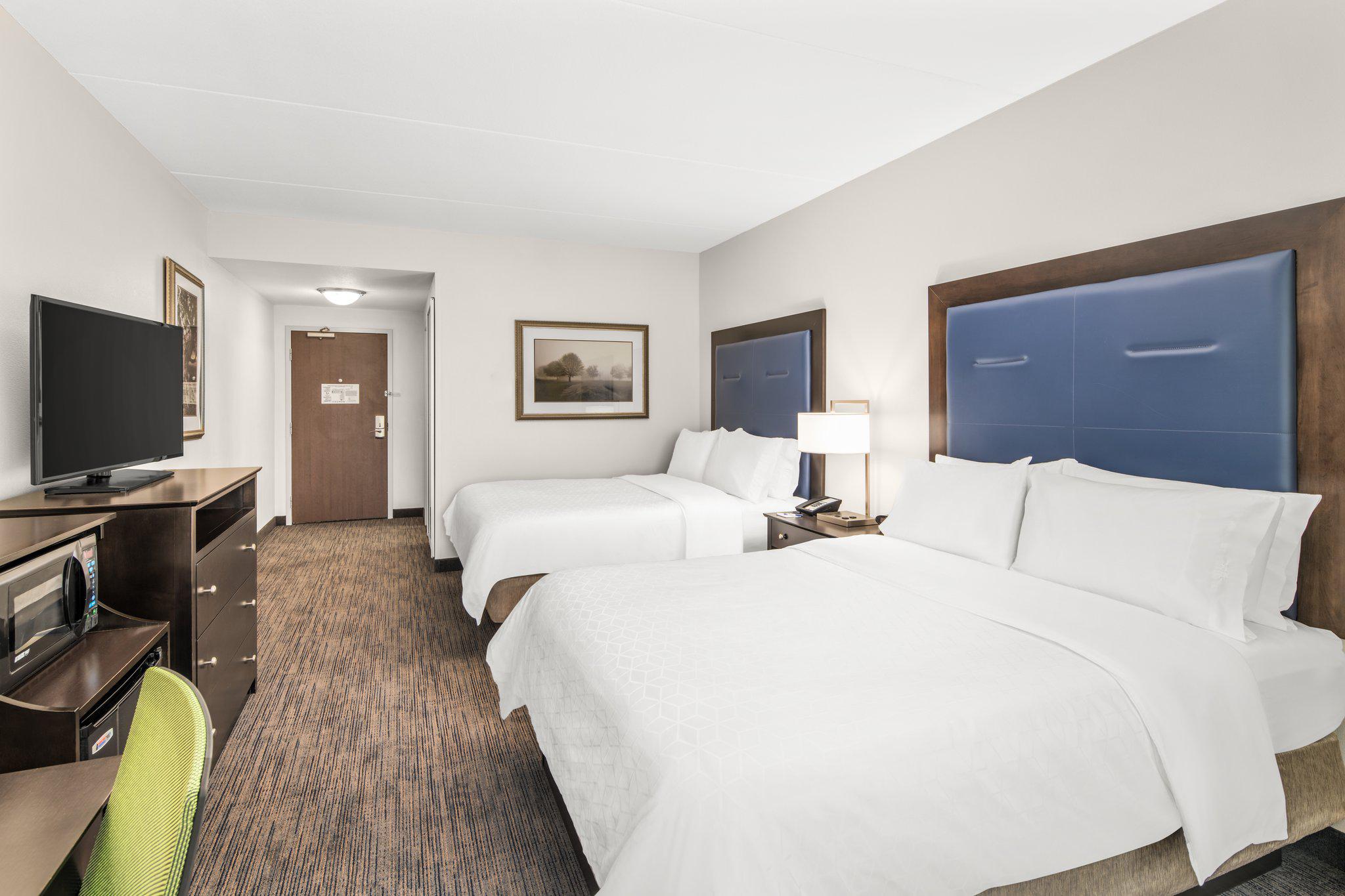 Holiday Inn Express & Suites Wilmington-Newark Photo