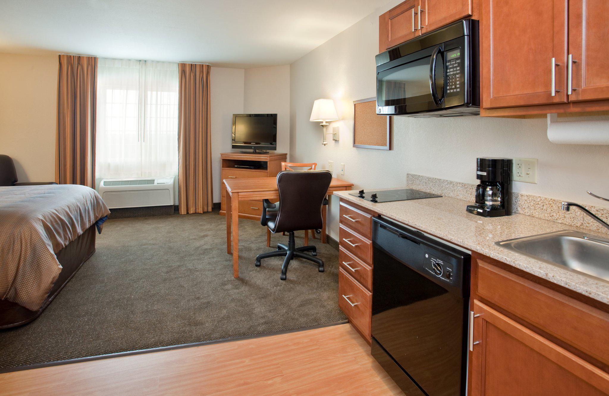 Candlewood Suites Kansas City Northeast Photo