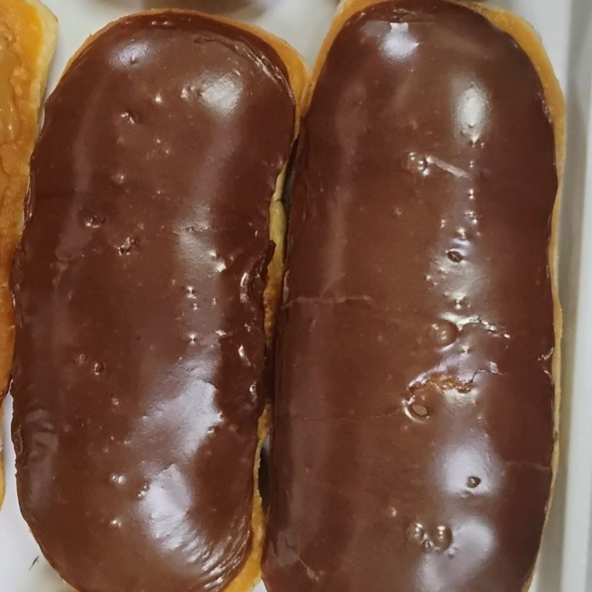 Eclair Donut