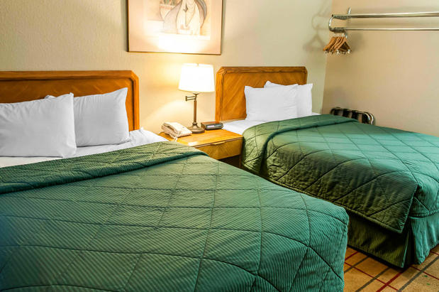 Images Rodeway Inn East