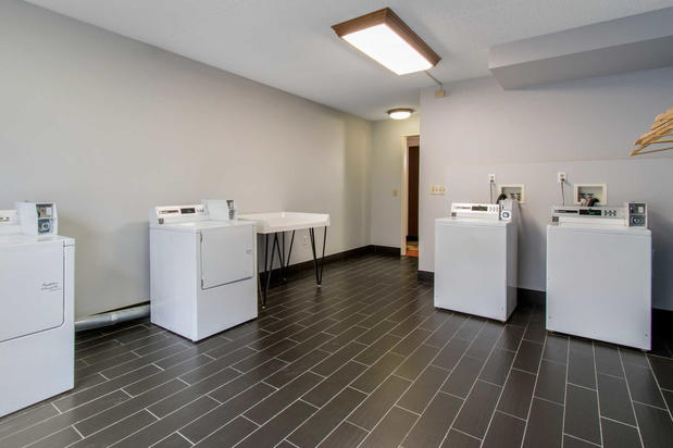 Images Clarion Inn & Suites