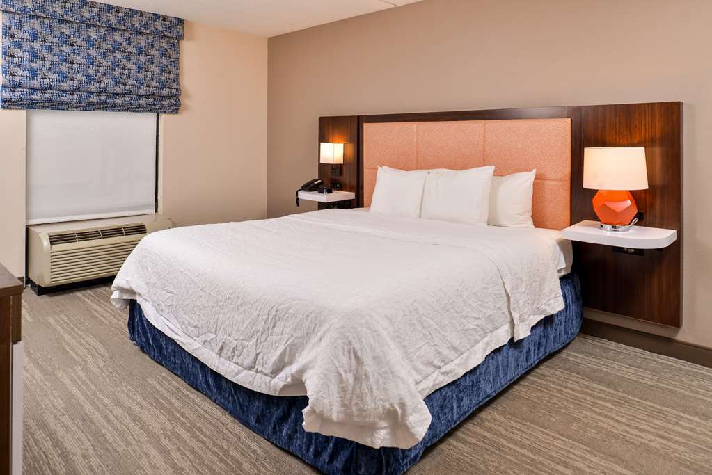 Hampton Inn Emporia Image