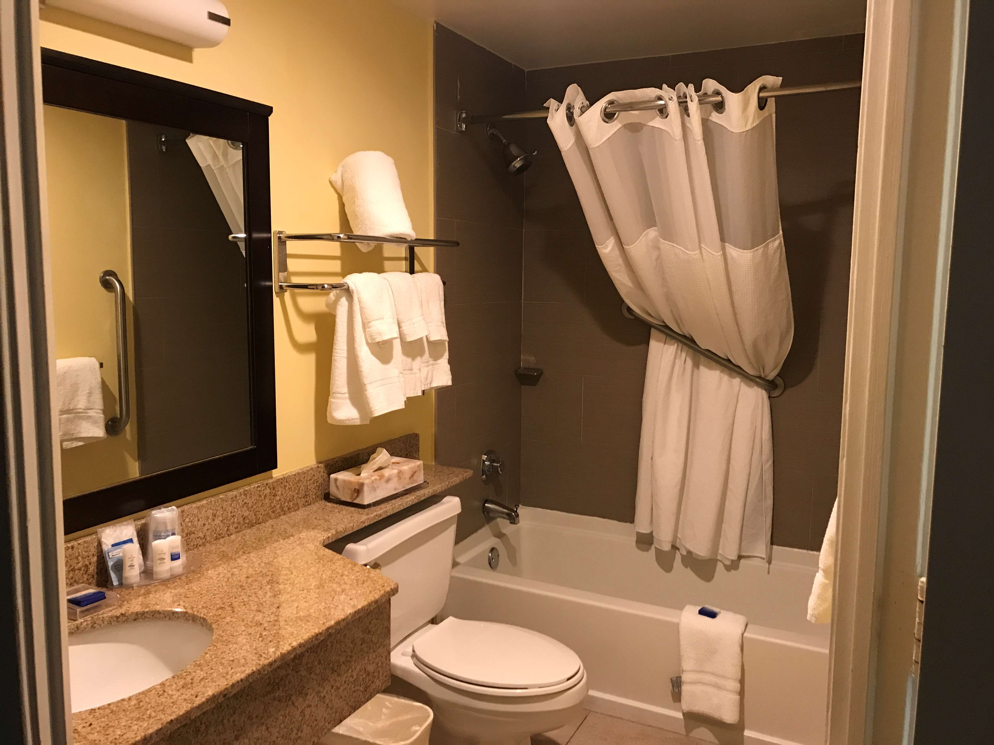 Best Western Plus Deerfield Beach Hotel & Suites Photo