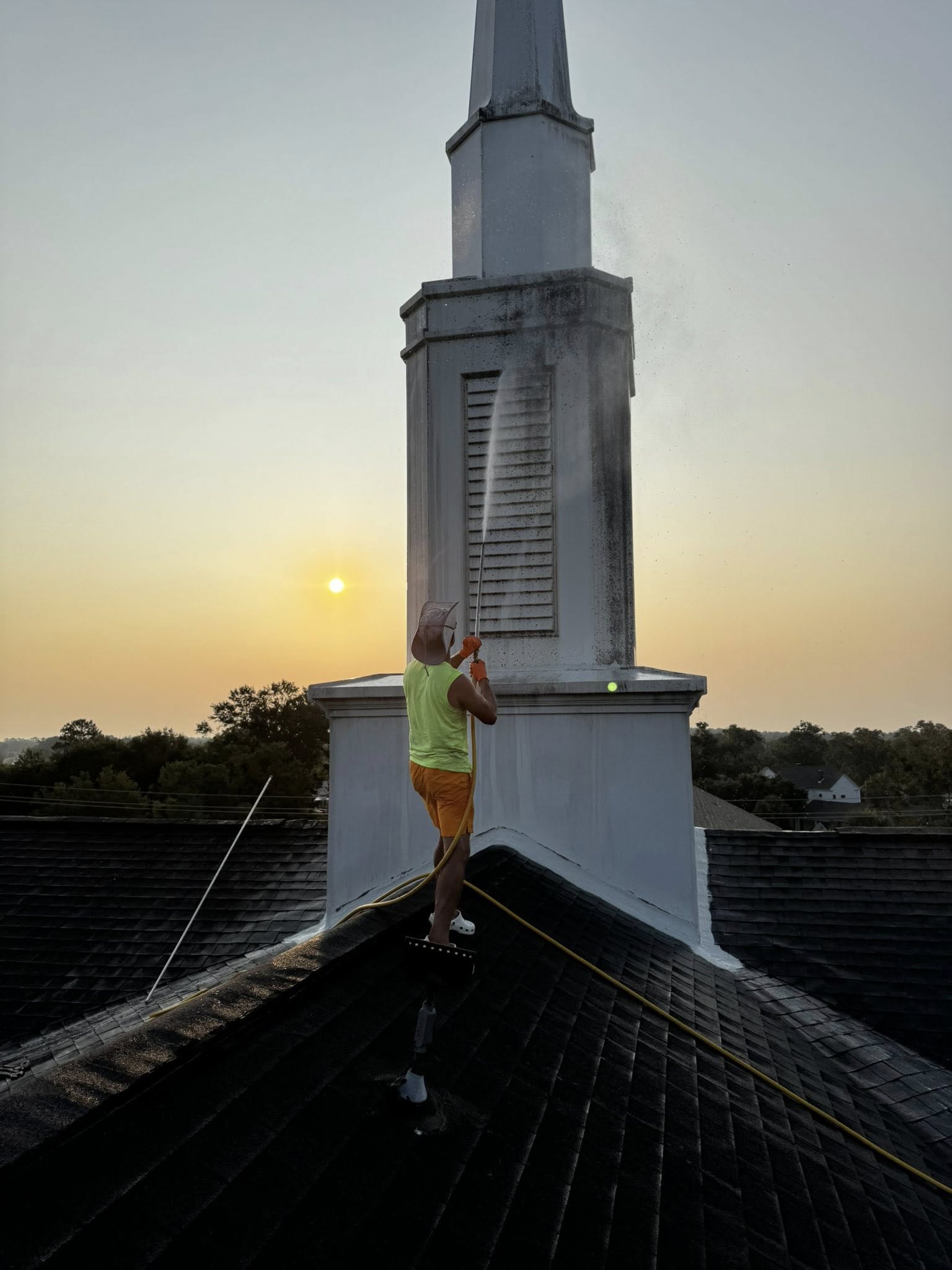 Riley's Housewashing Image