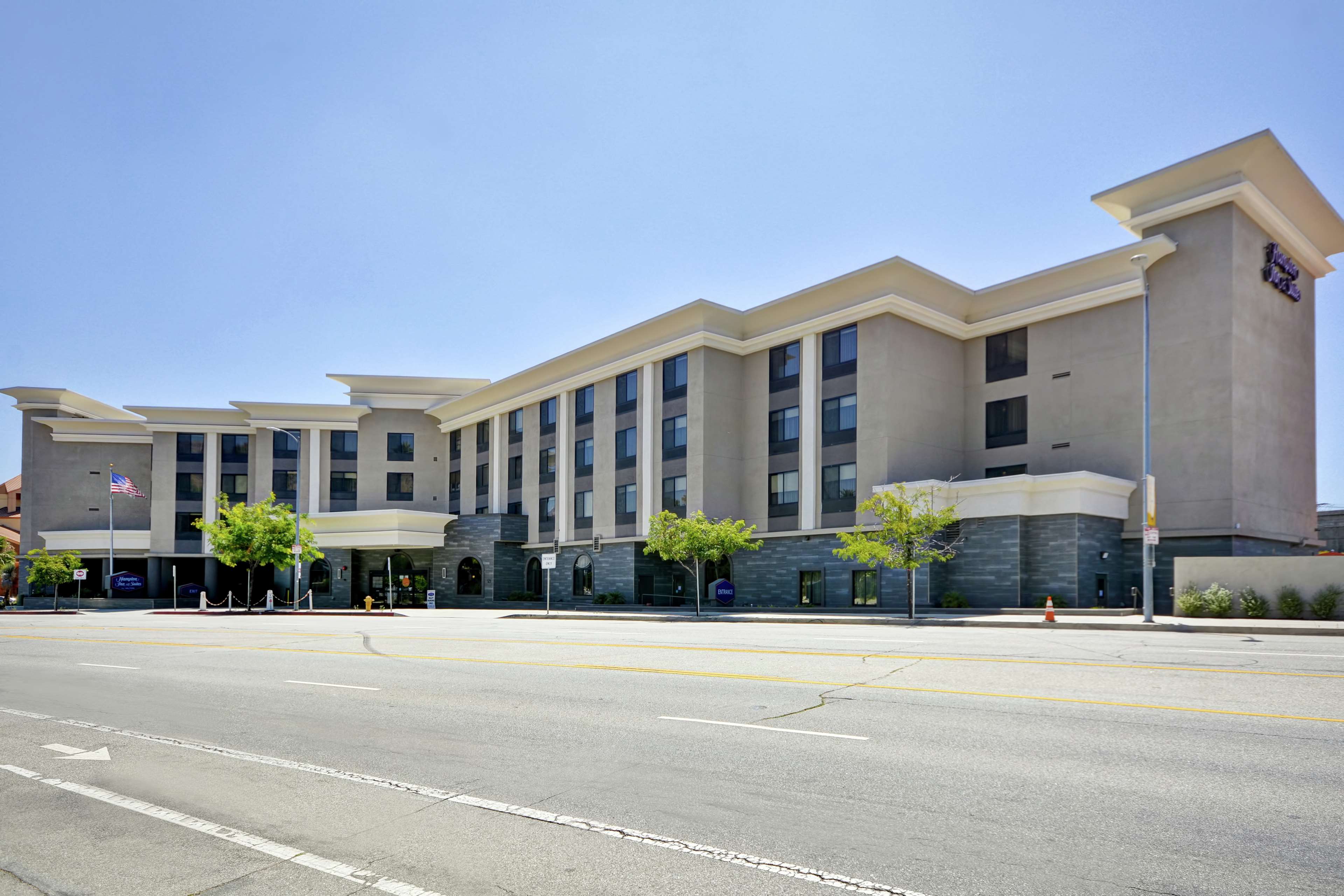 Hampton Inn & Suites Los Angeles Burbank Airport Photo