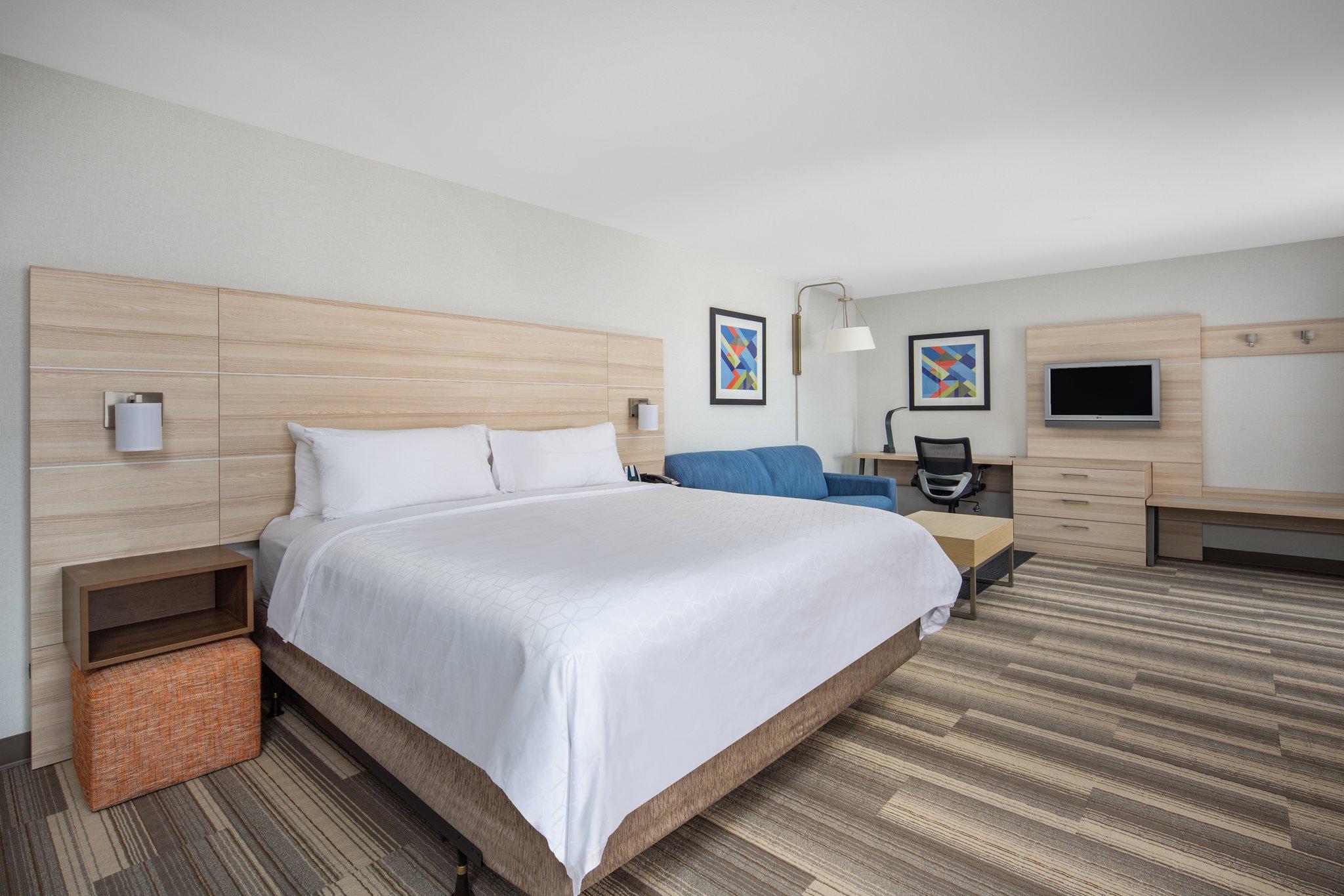 Holiday Inn Express & Suites Ontario Airport Photo