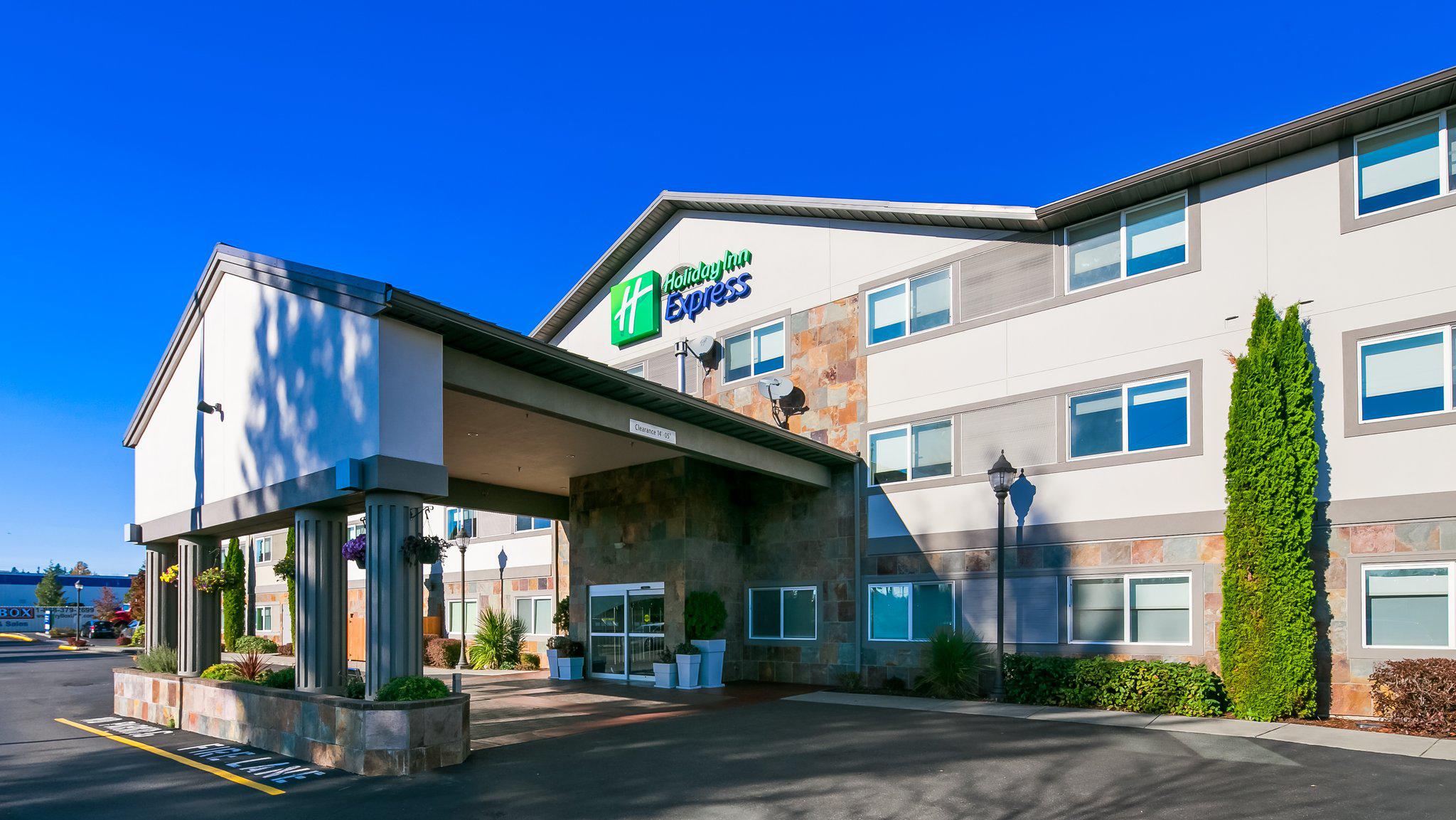 Holiday Inn Express & Suites Everett Photo