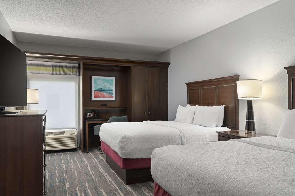 Hampton Inn & Suites Newport News (Oyster Point) Image