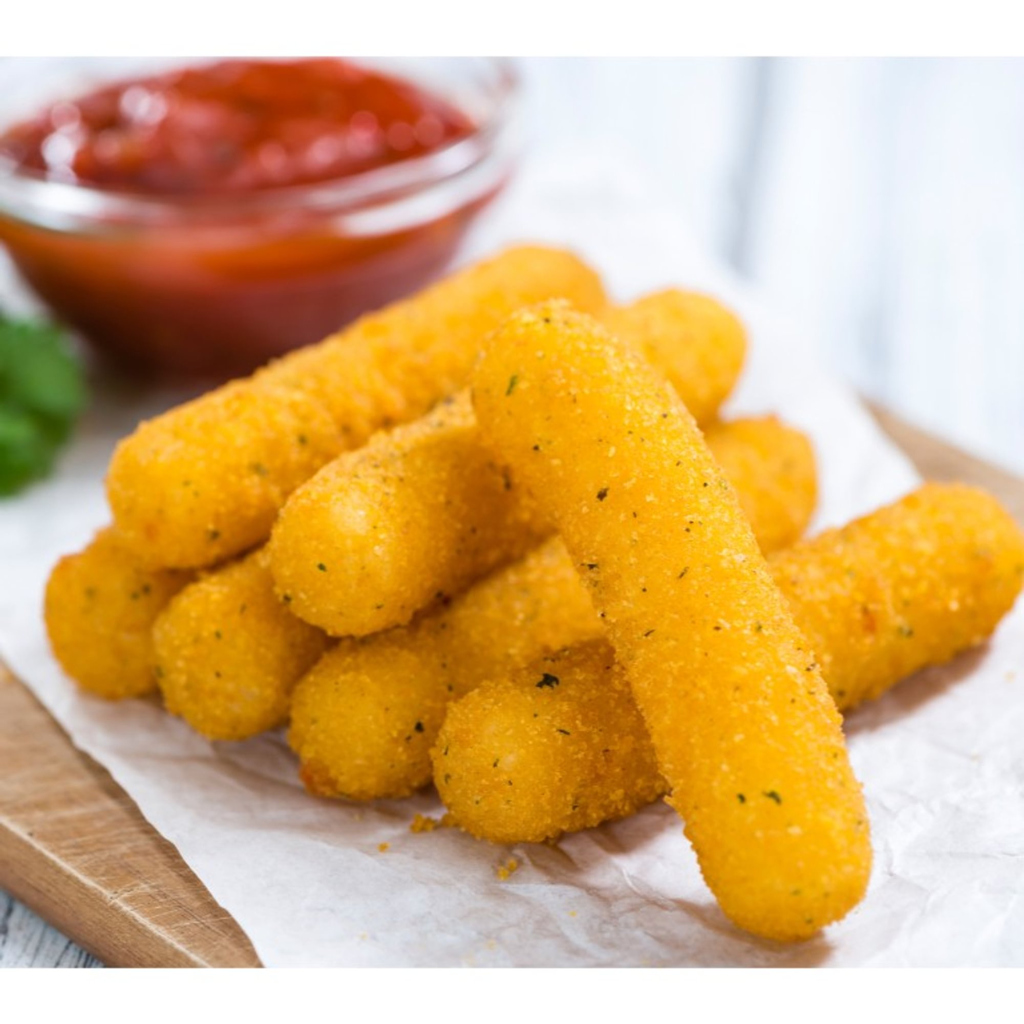 Mozzarella Sticks (4) & Fries