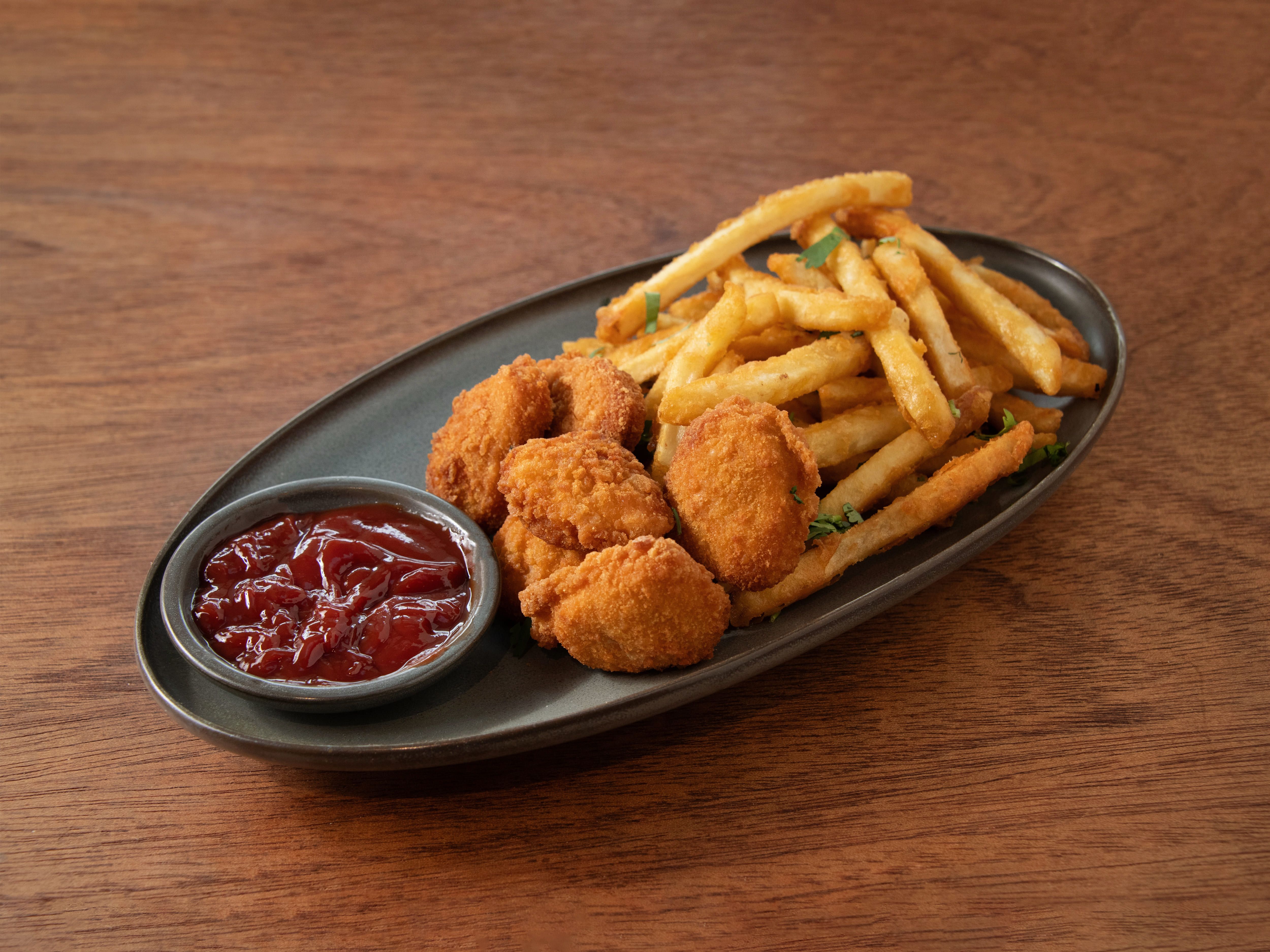 CHICKEN NUGGETS & FRIES